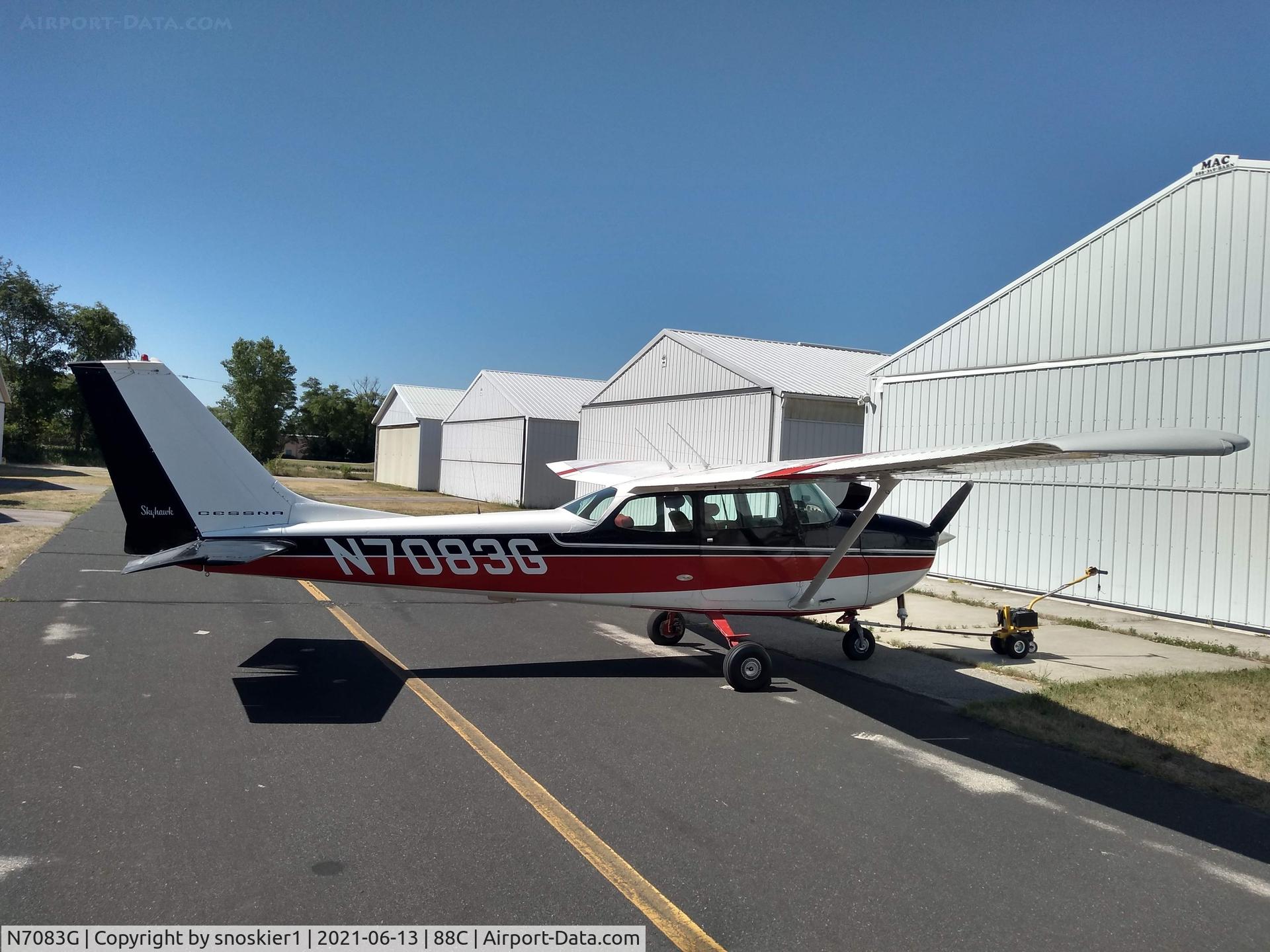 N7083G, 1969 Cessna 172K Skyhawk C/N 17258783, Seen at 88C