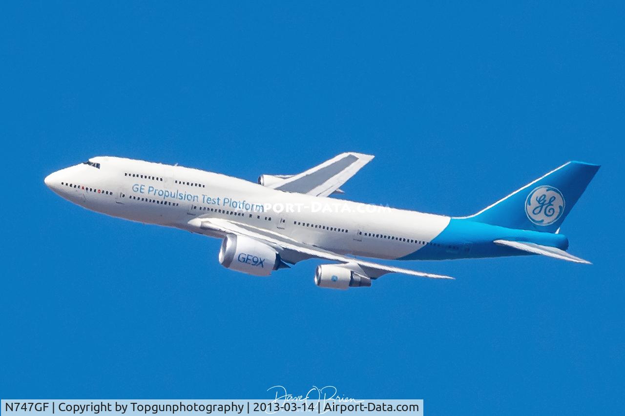 N747GF, 1994 Boeing 747-446 C/N 26355, GE test bed 747 flying overhead Death Valley