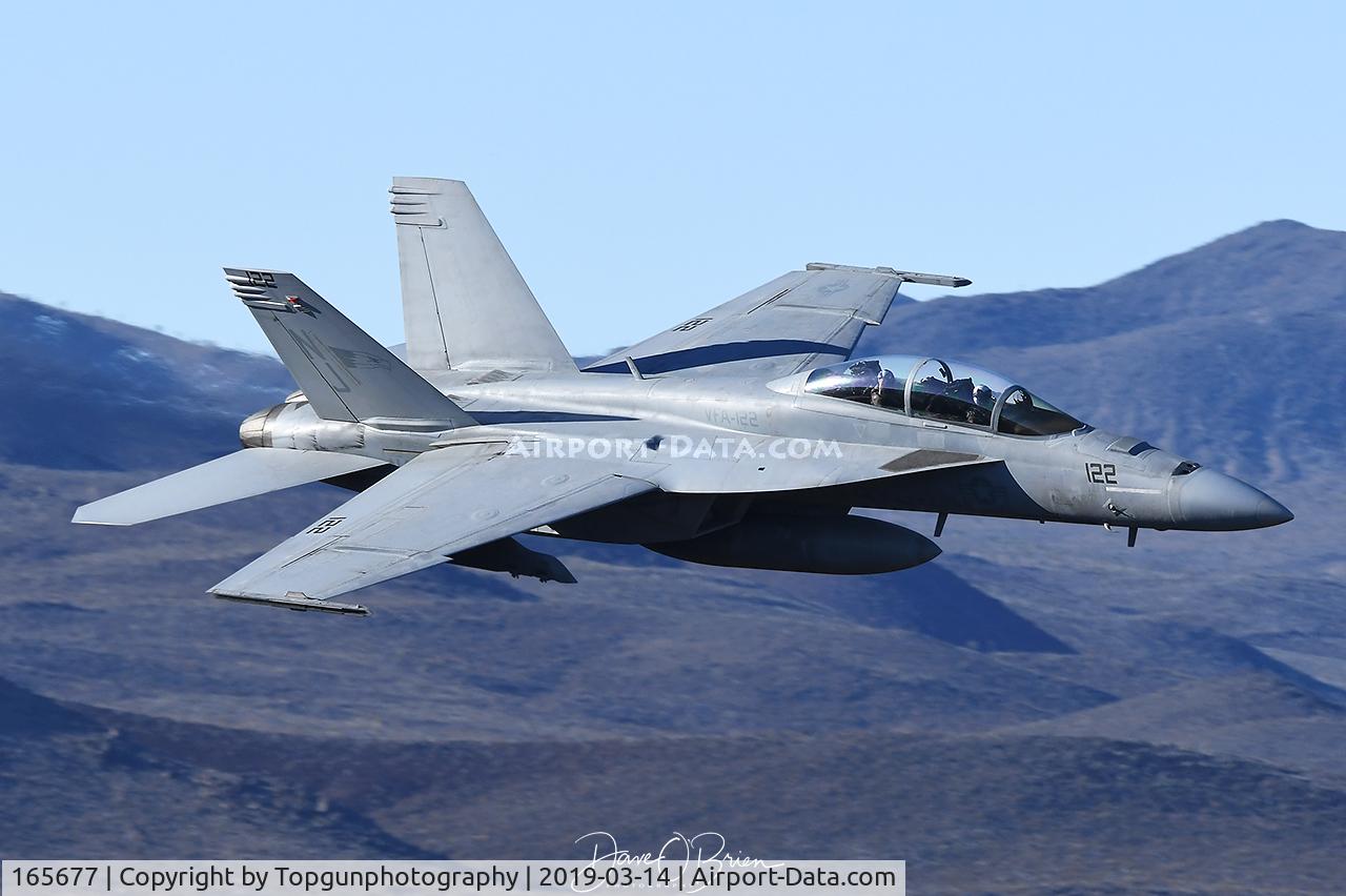 165677, Boeing F/A-18F Super Hornet C/N 1512/F016, VFA-122 Flying Eagles diving over Pano into the canyon