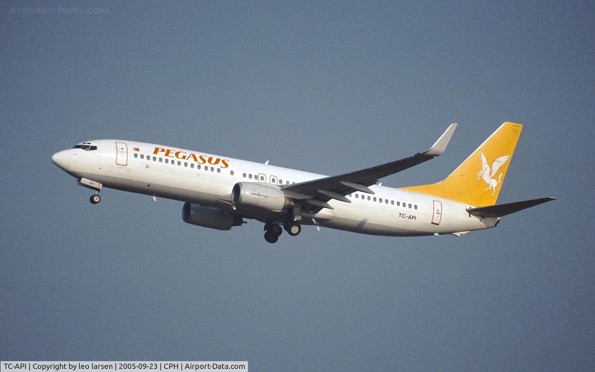 TC-API, 2002 Boeing 737-86N C/N 32732/1056, Copenhagen 23.9.2005