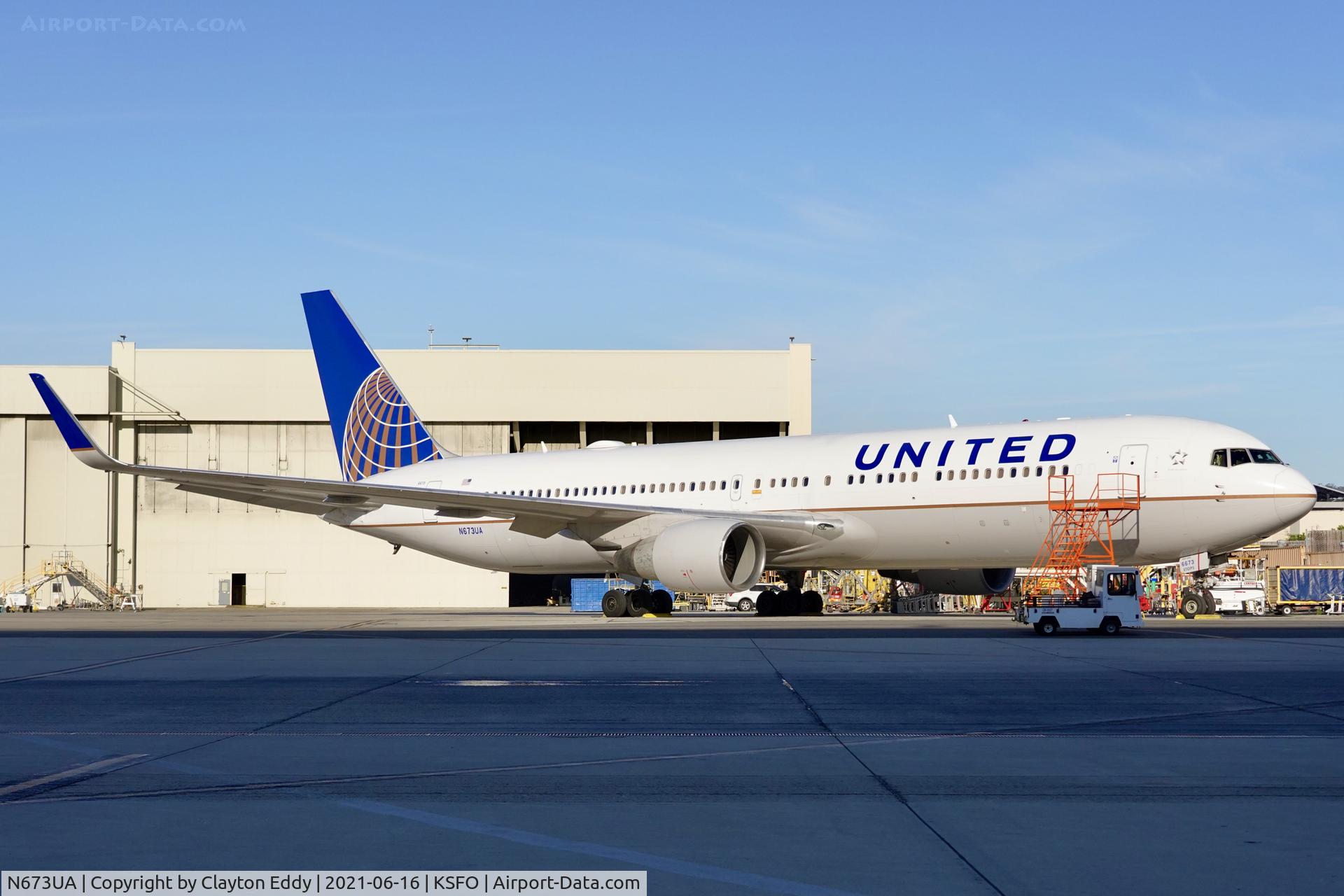 N673UA, 2000 Boeing 767-322 C/N 29241, SFO 2021.