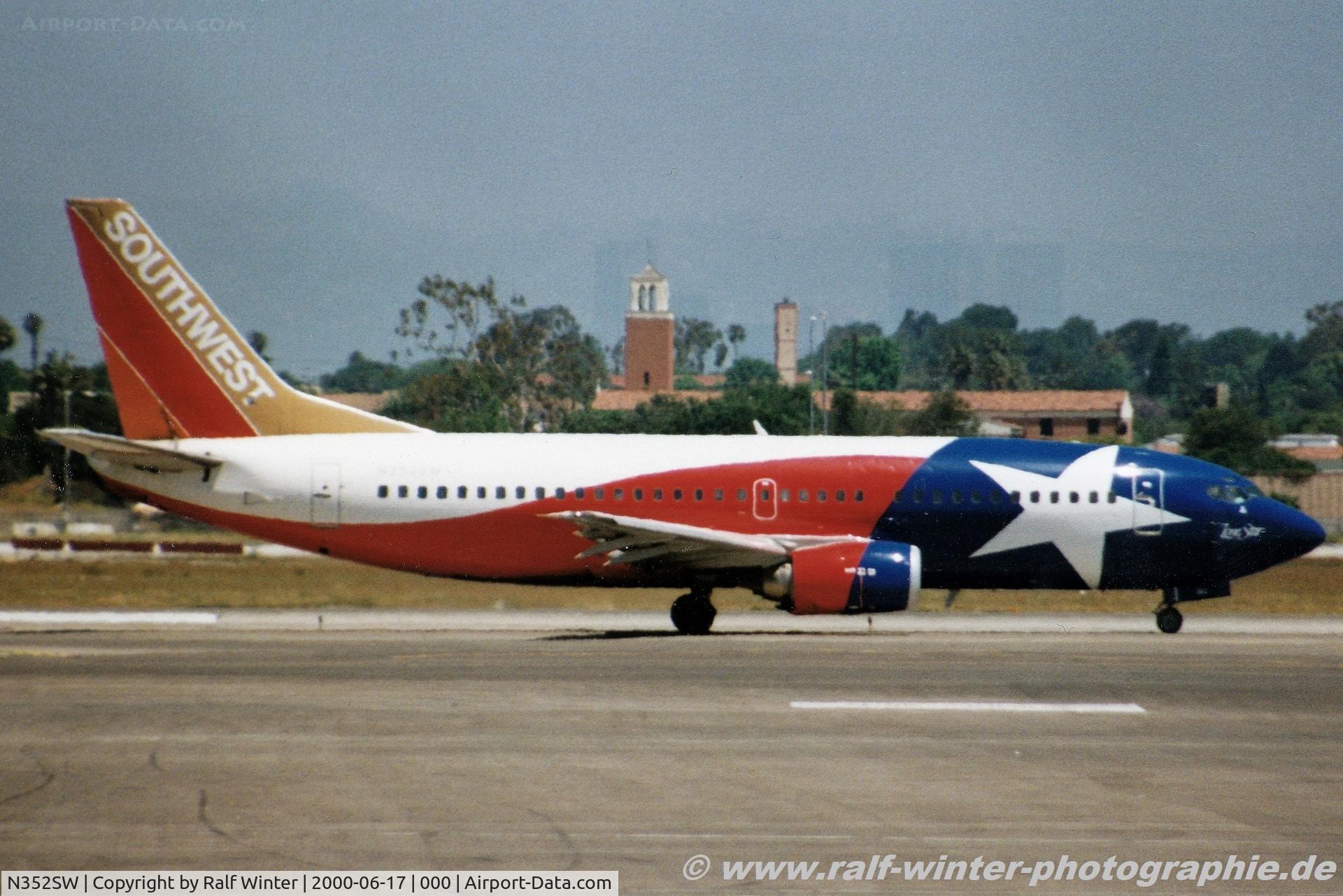 N352SW, 1990 Boeing 737-3H4 C/N 24888, Boieng 737-3H4 - NW NWA Southwest Airlines 'Lone Star One' - 24888 - N352SW - 06.2000