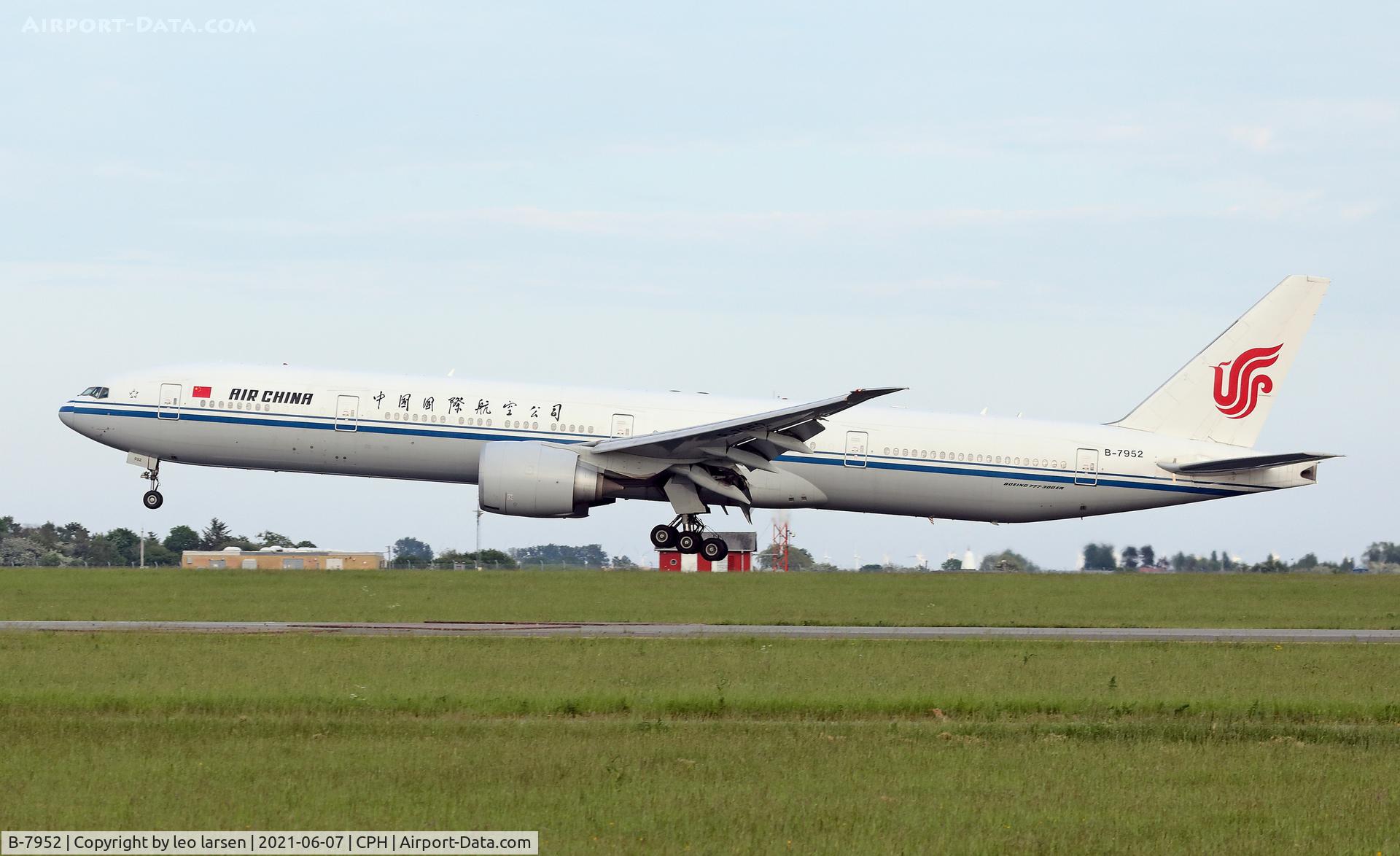 B-7952, 2016 Boeing 777-39L/ER C/N 63352, Copenhagen 7.6.2021