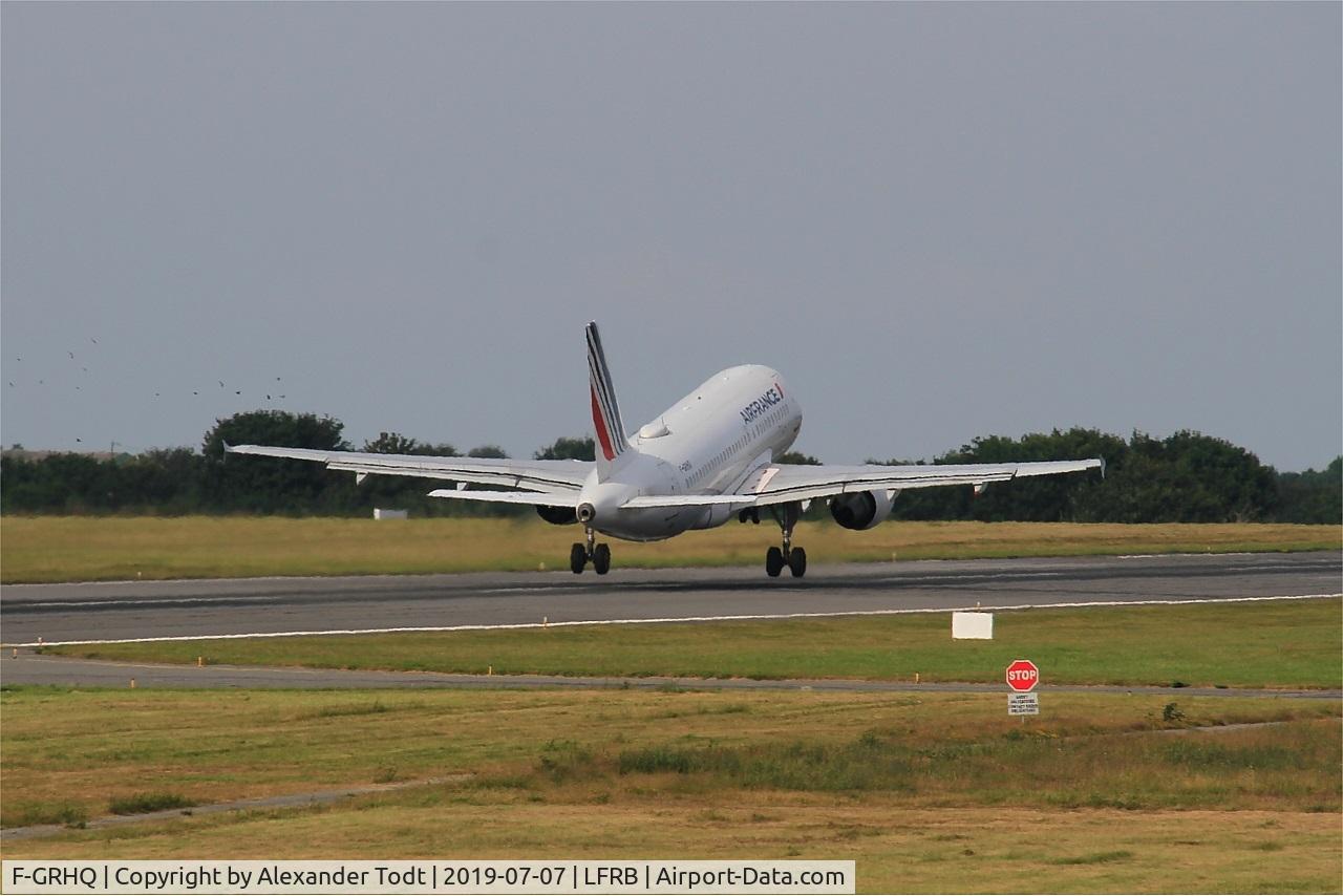 F-GRHQ, 2000 Airbus A319-111 C/N 1404, Take off rwy 07R, Brest-Bretagne airport (LFRB-BES)
