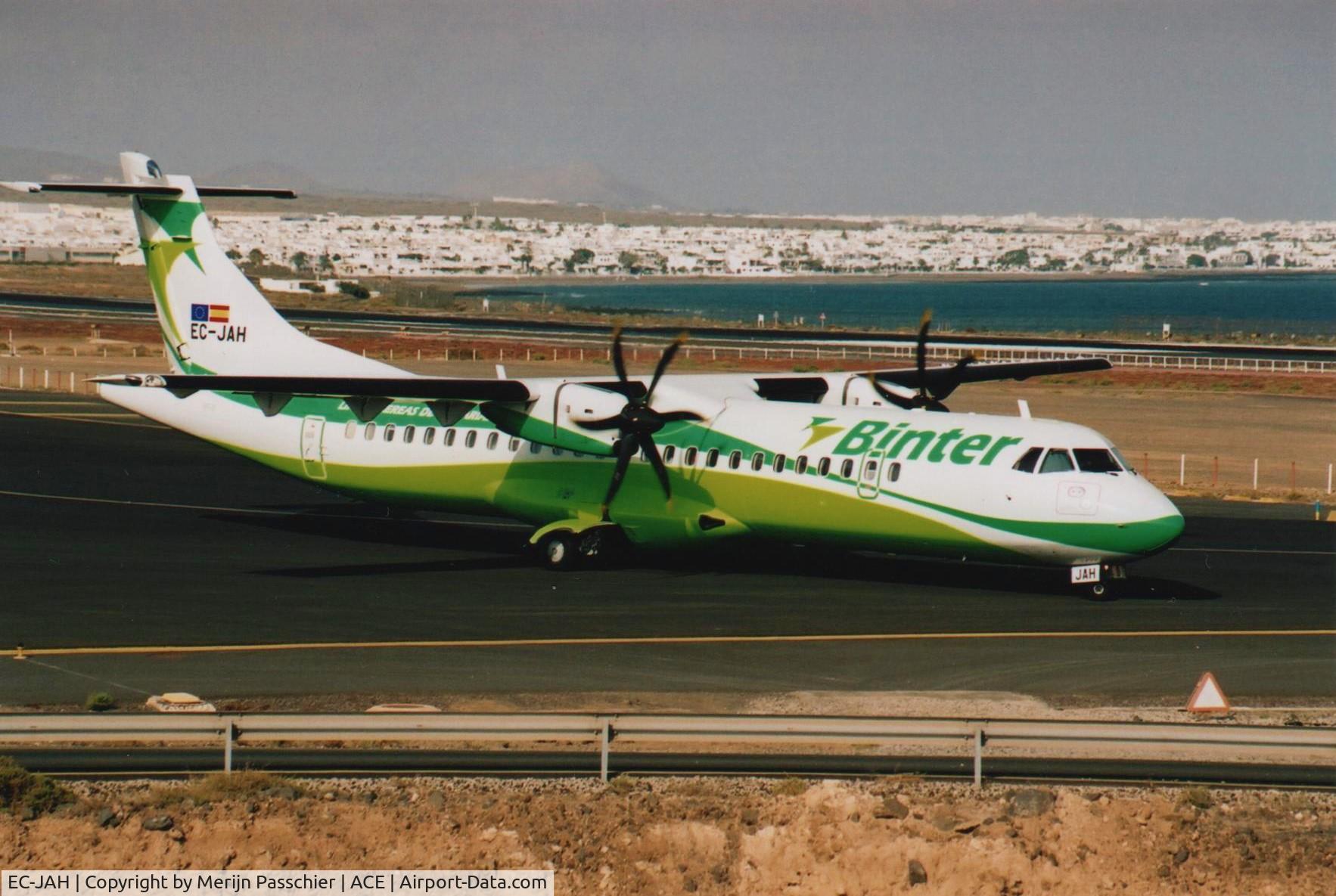 EC-JAH, 2004 ATR 72-212A MPA C/N 712, bought photo