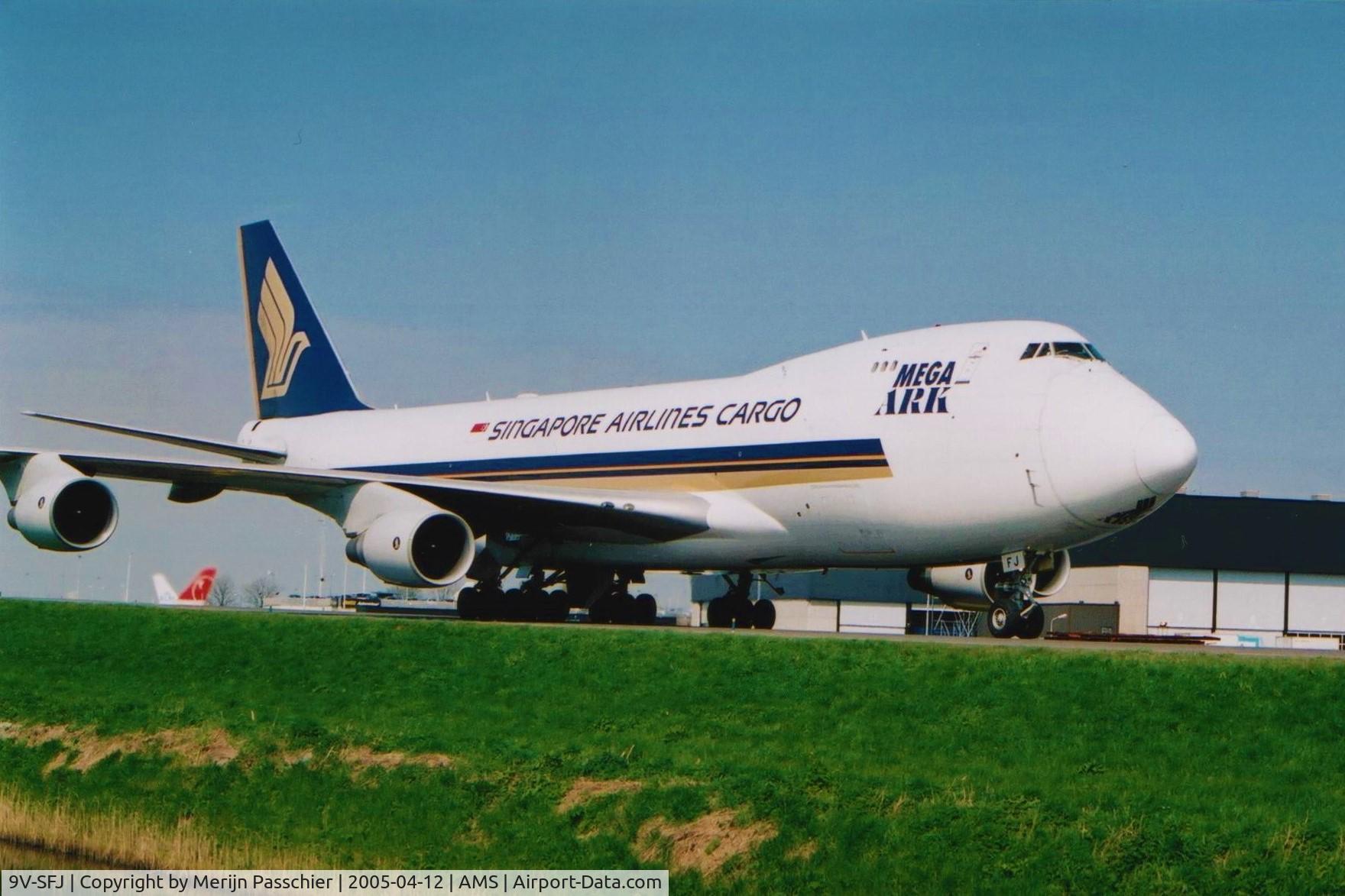 9V-SFJ, 2001 Boeing 747-412F/SCD C/N 26559, bought photo