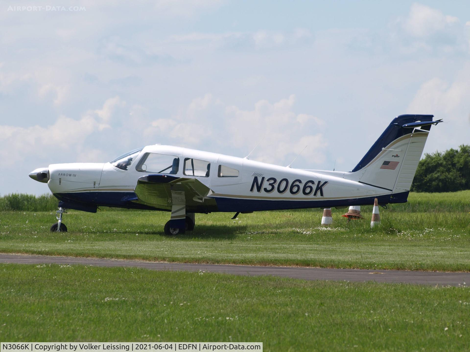 N3066K, 1978 Piper PA-28RT-201 Arrow IV C/N 28R-7918005, parking