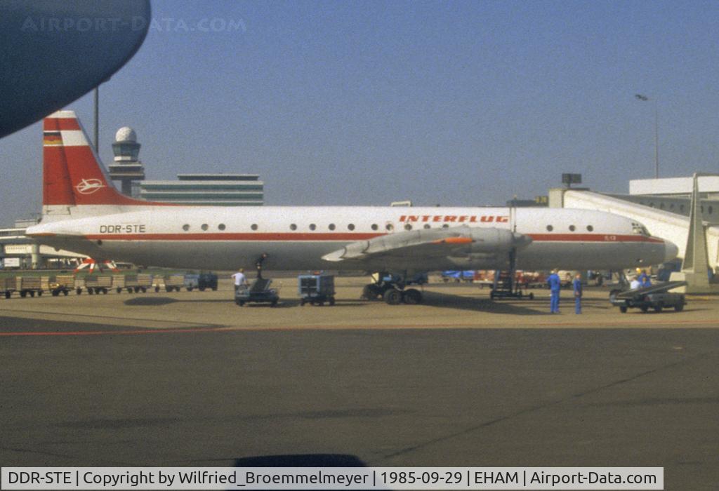 DDR-STE, 1962 Ilyushin IL-18B C/N 182005101, Interflug
Taken during taxiing to park position (NLM Fokker F27)