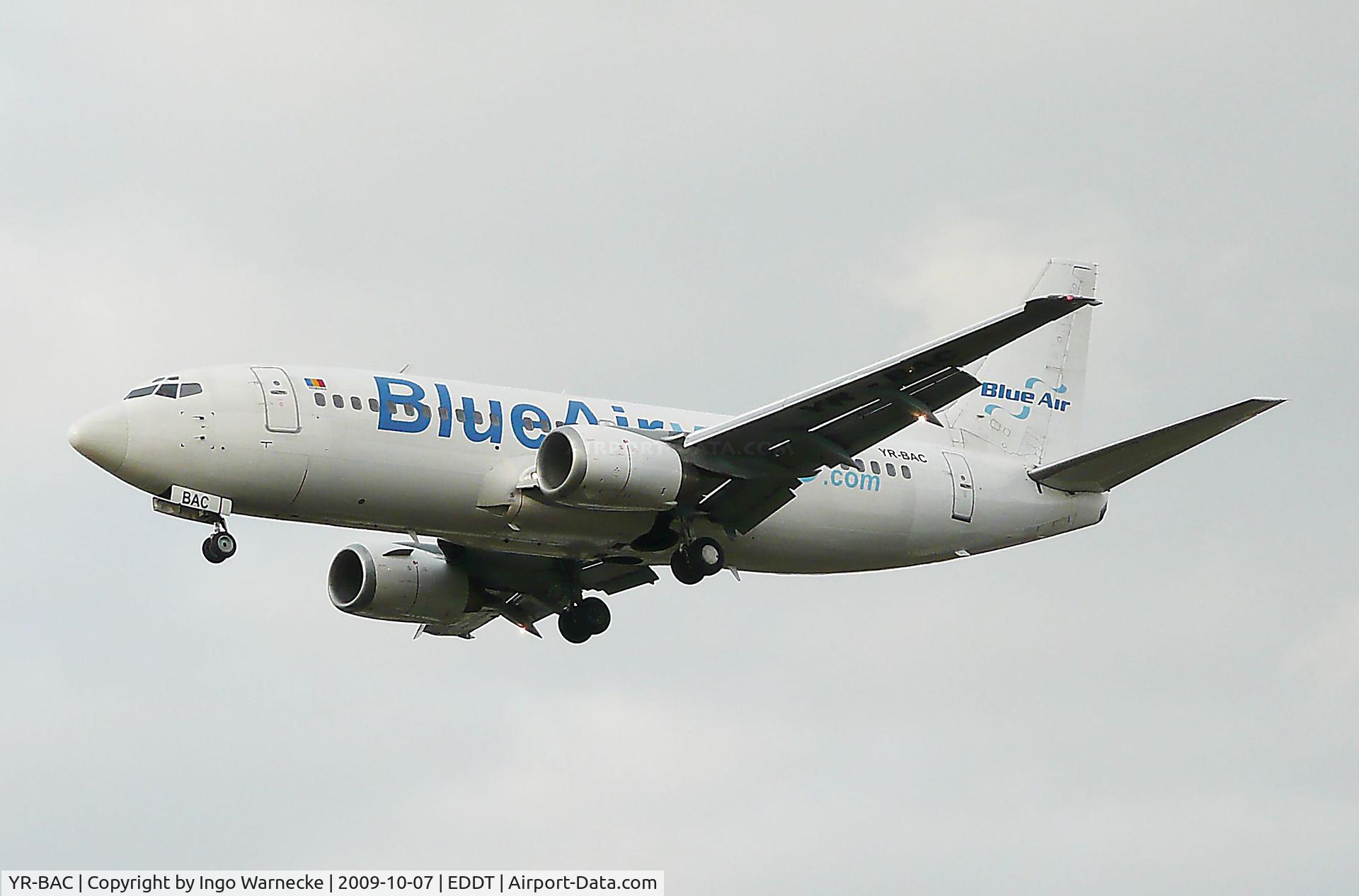 YR-BAC, 1986 Boeing 737-377 C/N 23653, Boeing 737-377 of Blue Air on final approach into Tegel airport