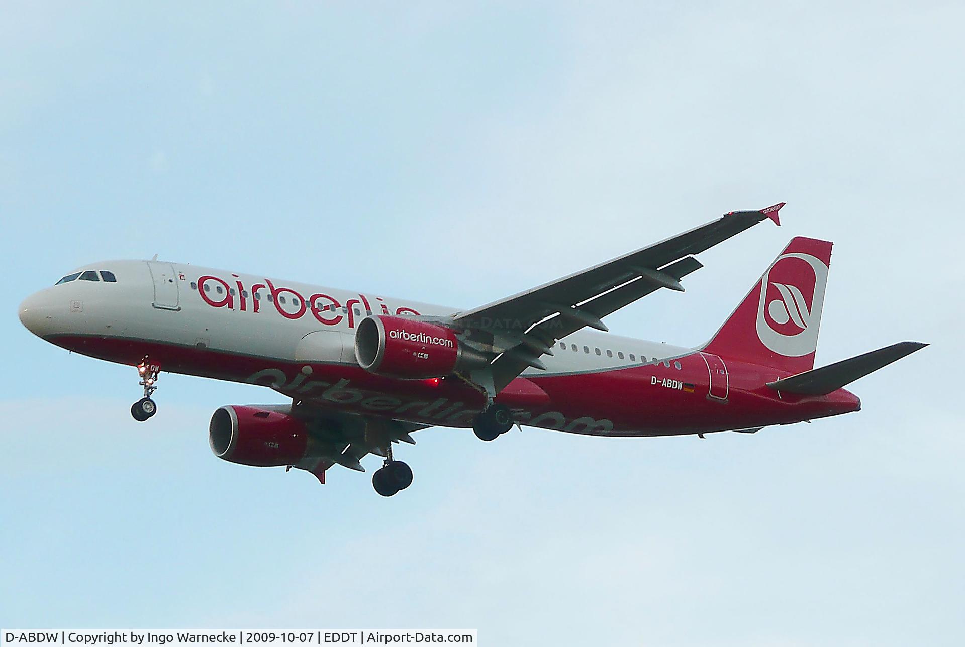 D-ABDW, 2009 Airbus A320-214 C/N 3945, Airbus A320-214 of airberlin on final approach into Tegel airport