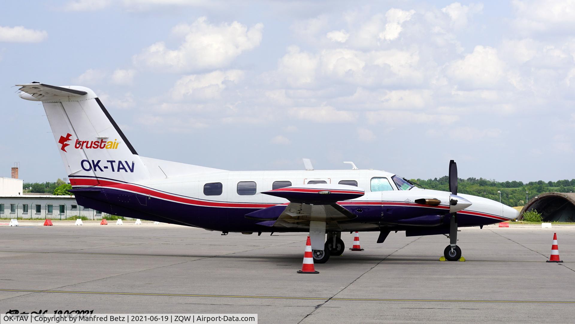 OK-TAV, 1981 Piper PA-42-720 Cheyenne IIIA C/N 42-8001041, Patienten-Transport