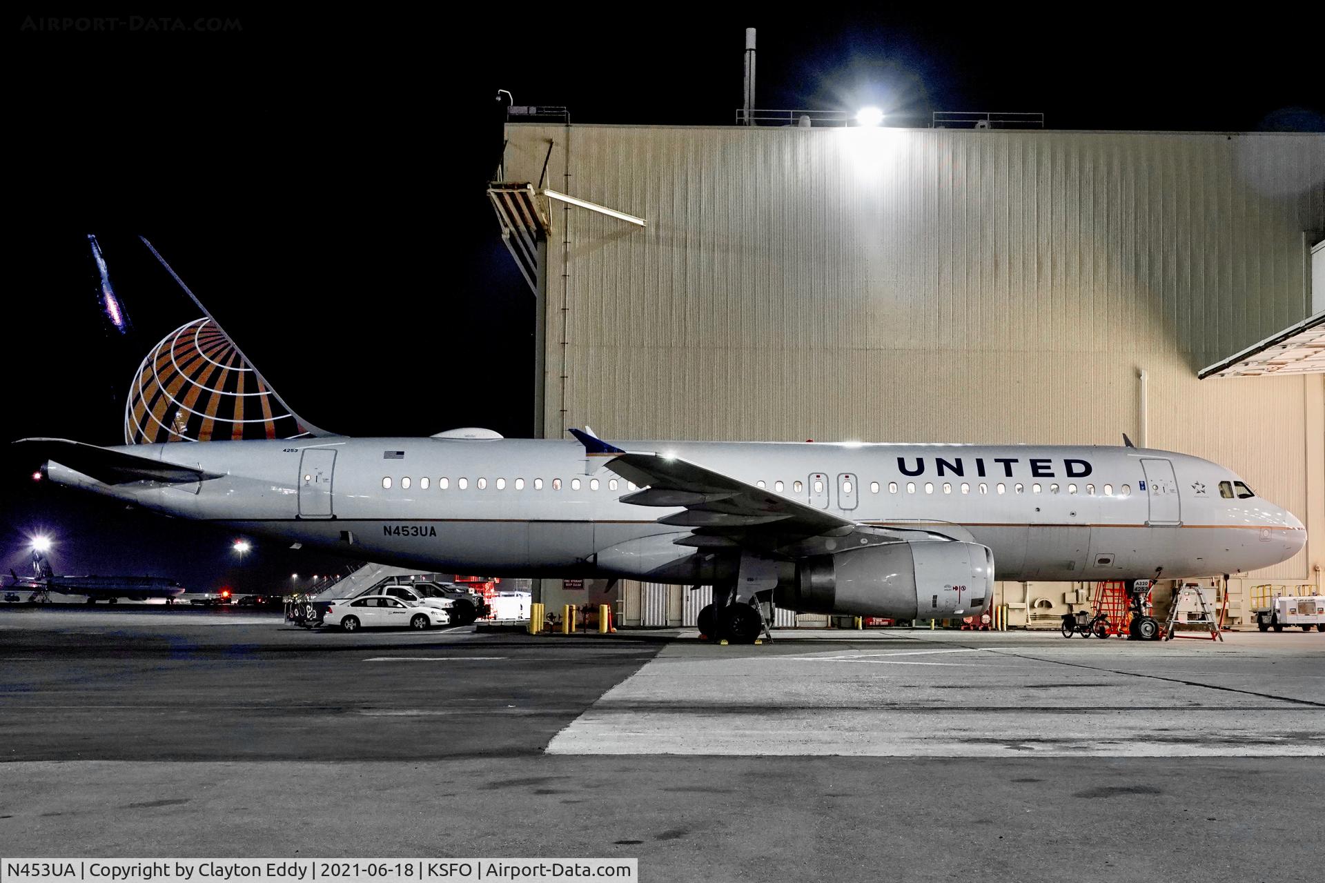 N453UA, 1999 Airbus A320-232 C/N 1001, SFO 2021.