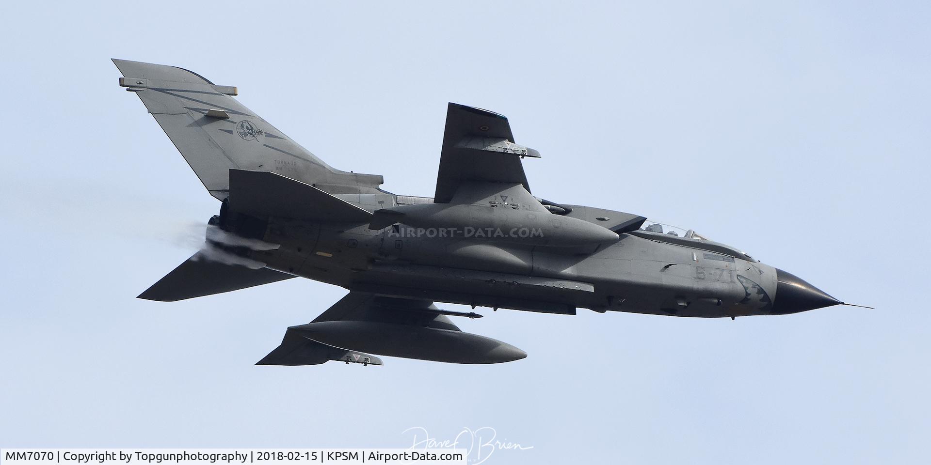 MM7070, Panavia Tornado ECR C/N 544/ECR../5081, Tornado launch with some venting underneath