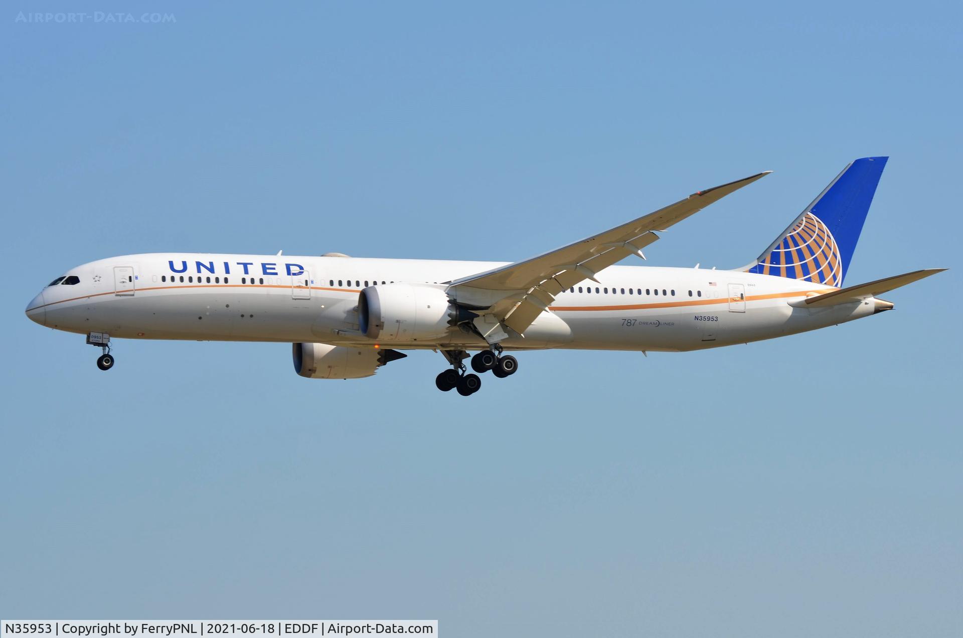 N35953, 2015 Boeing 787-9 Dreamliner C/N 36404, United B789 landing