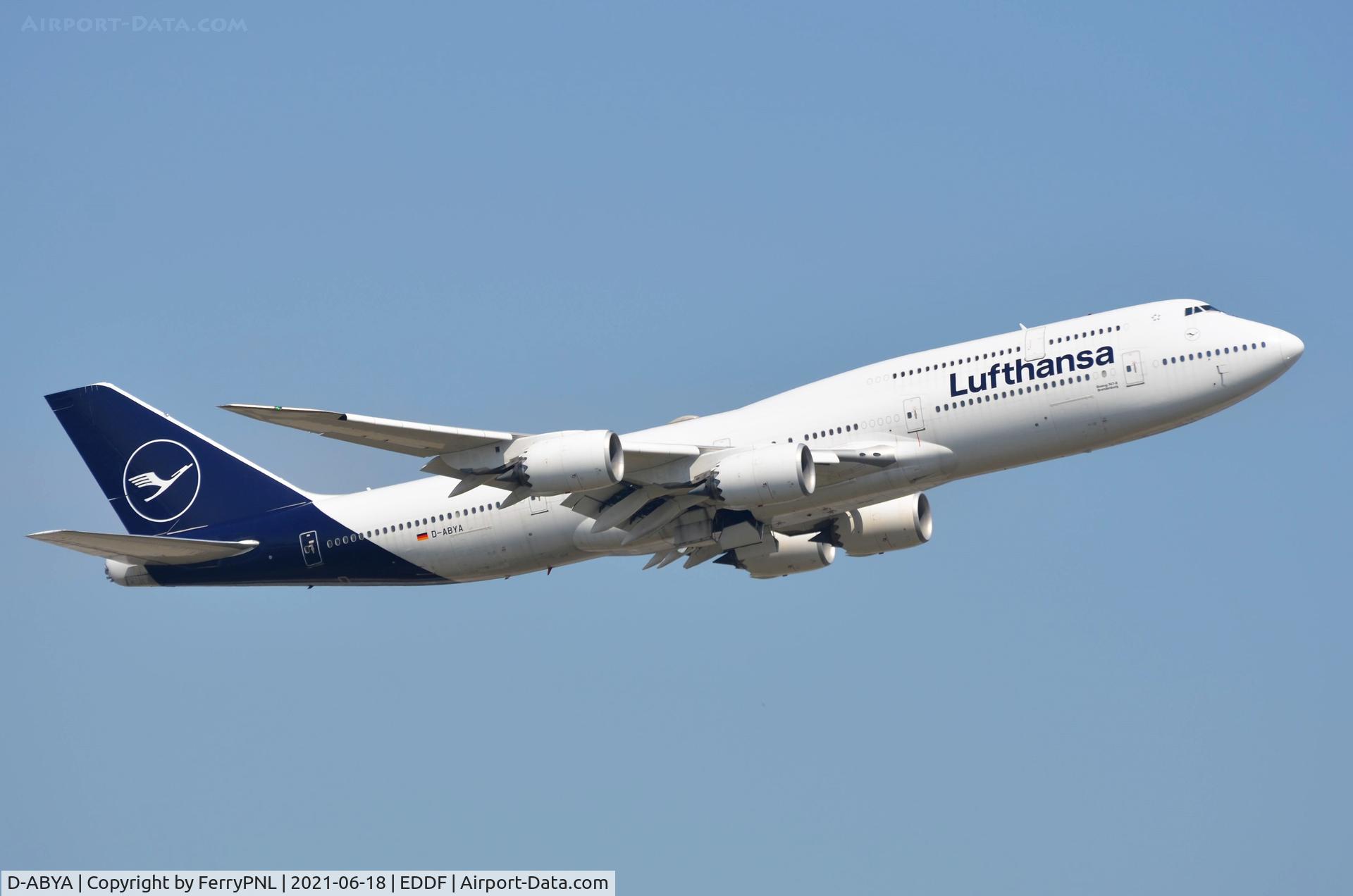D-ABYA, 2012 Boeing 747-830 C/N 37827, Lufthansa B748 taking-off