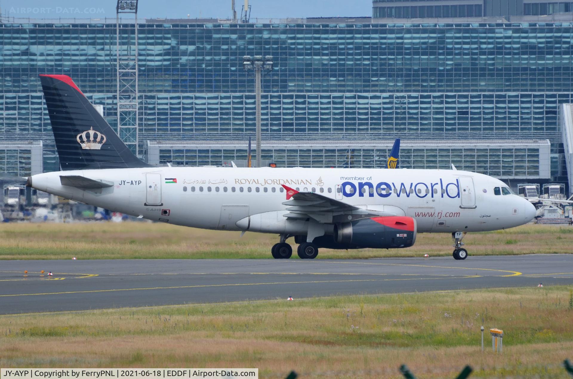 JY-AYP, 2009 Airbus A319-132 C/N 3832, Jordanian A319 in One World livery taxiing to the terminal