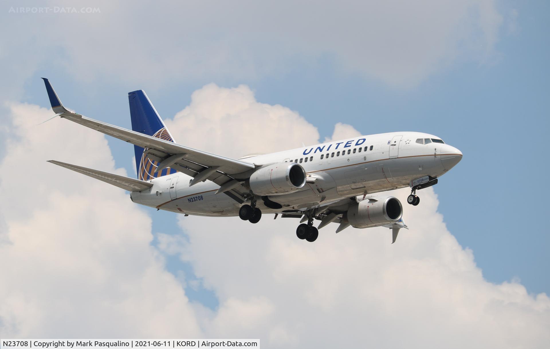 N23708, 1998 Boeing 737-724 C/N 28769, Boeing 737-724