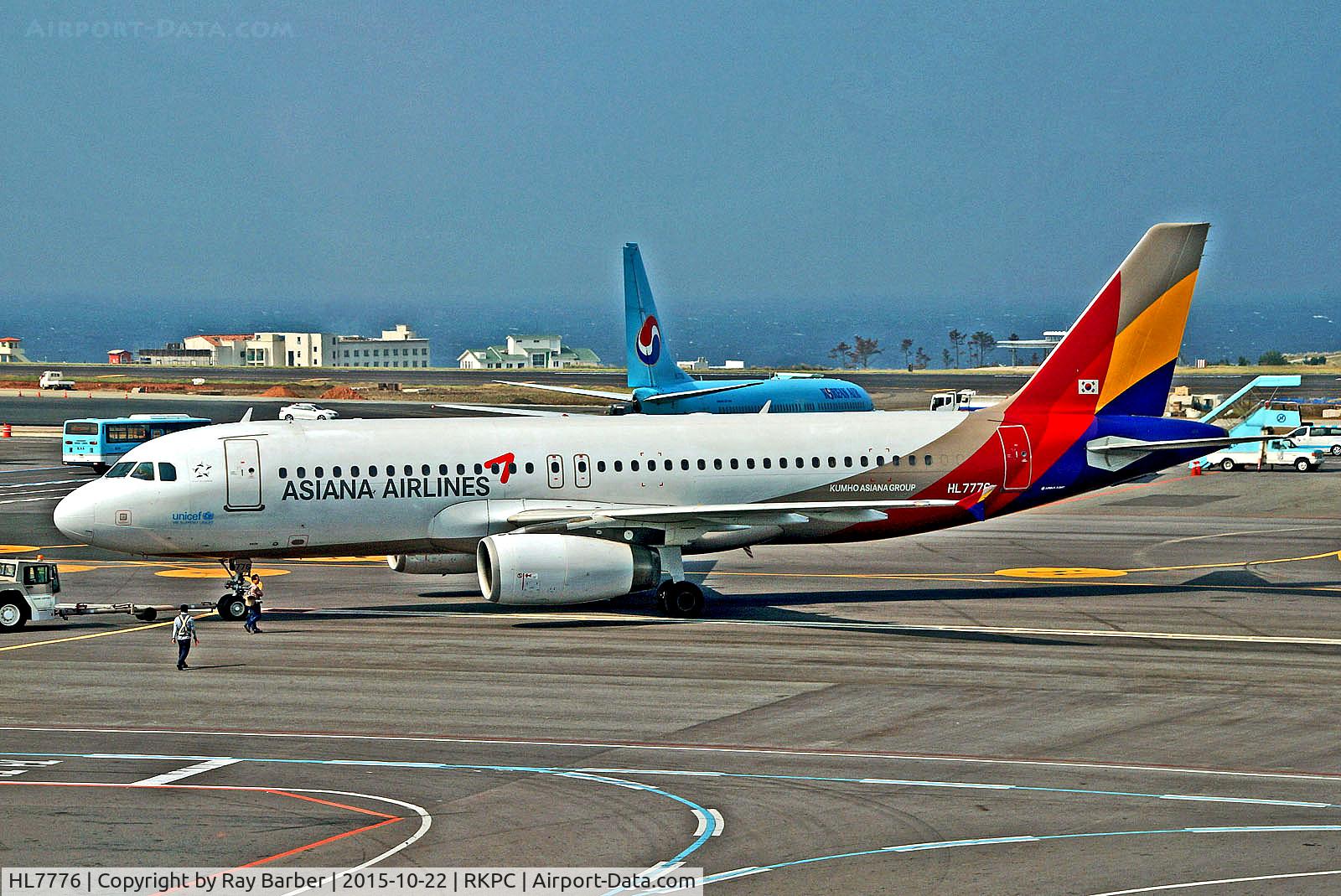 HL7776, 2008 Airbus A320-232 C/N 3641, HL7776   Airbus A320-232 [3641] (Asiana Airlines) Jeju Int'l~HL 22/10/2015