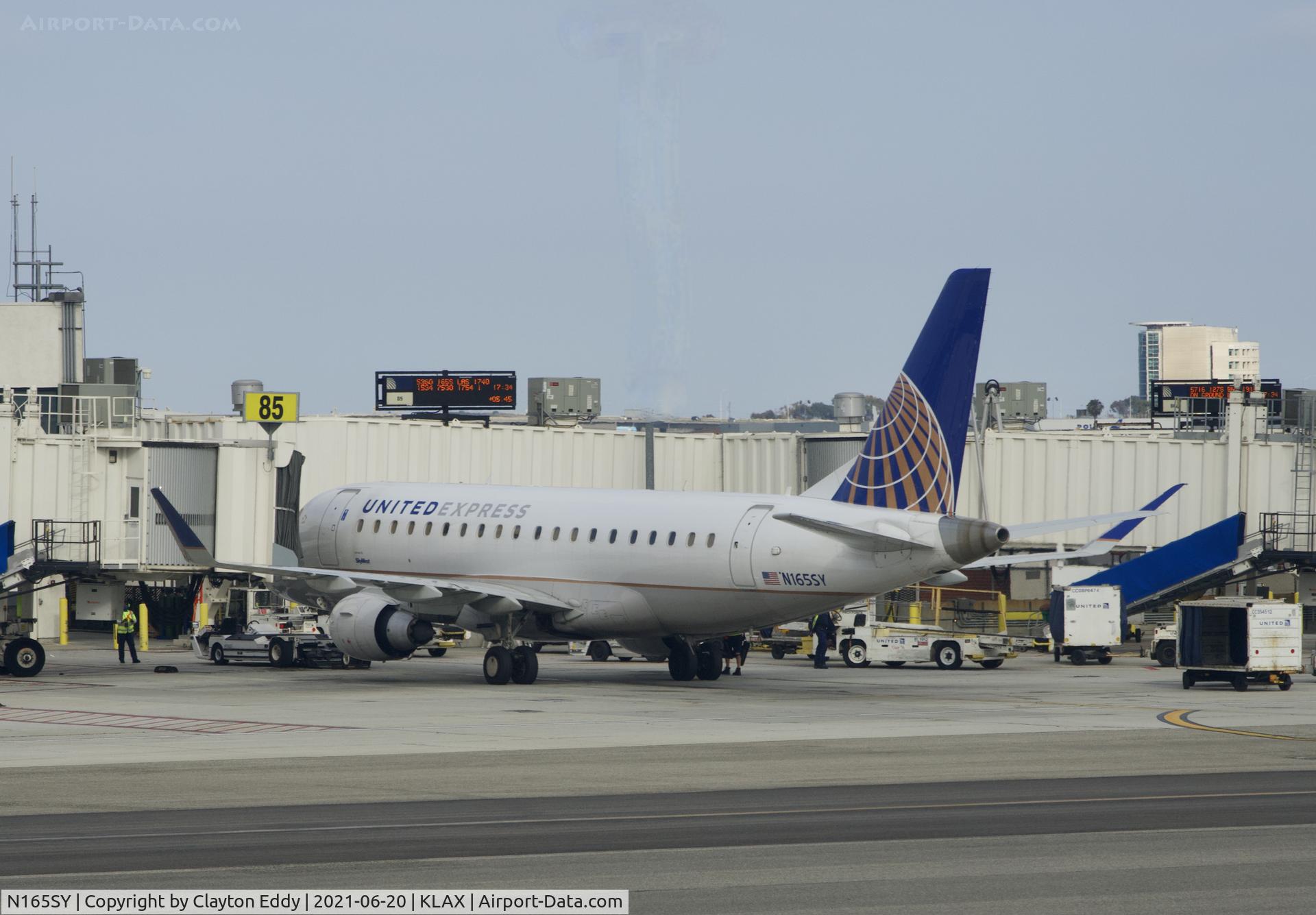N165SY, 2016 Embraer 175LR (ERJ-170-200LR) C/N 17000613, LAX 2021.