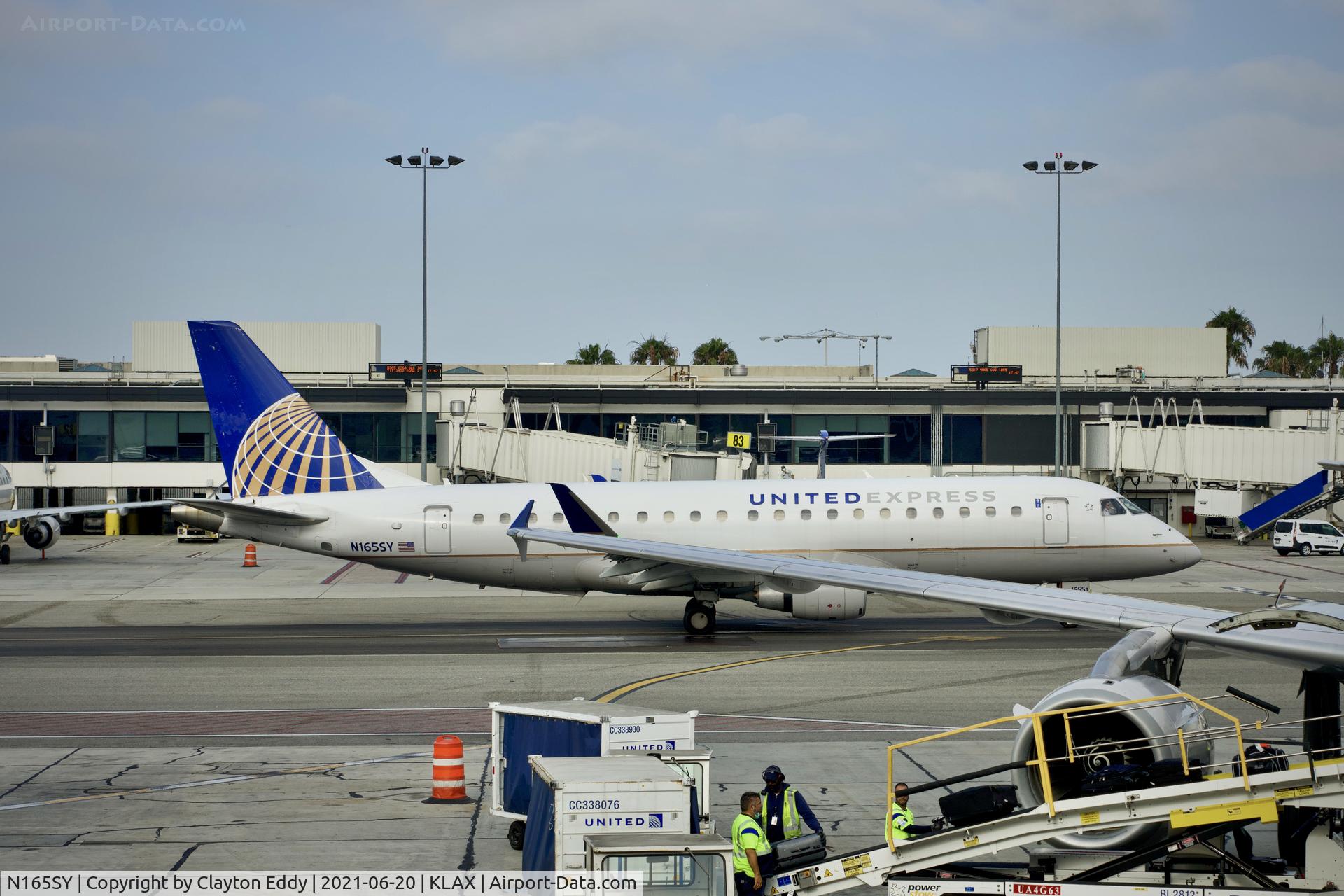 N165SY, 2016 Embraer 175LR (ERJ-170-200LR) C/N 17000613, LAX 2021.