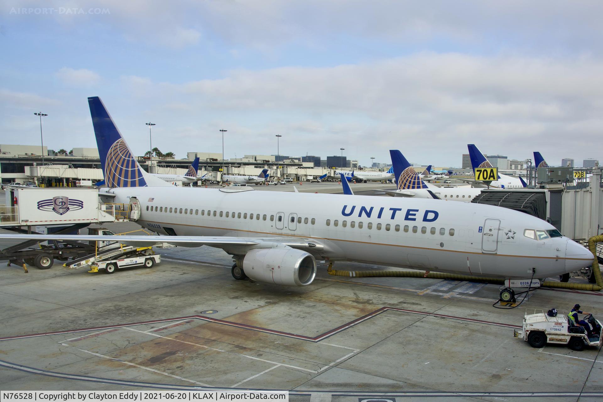 N76528, 2010 Boeing 737-824 C/N 31663, LAX 2021.