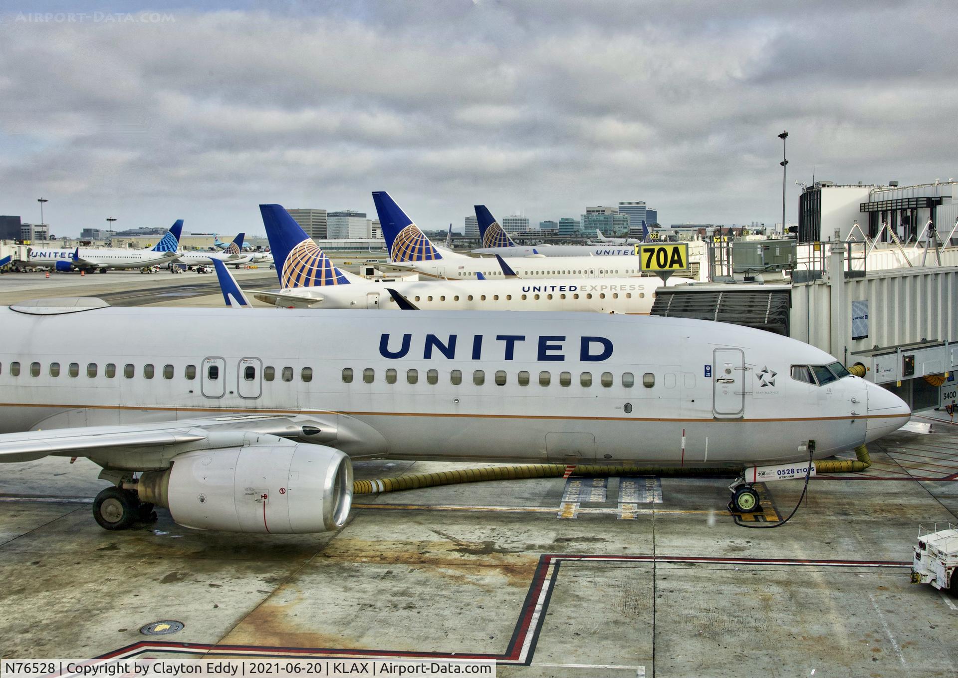 N76528, 2010 Boeing 737-824 C/N 31663, LAX 2021.