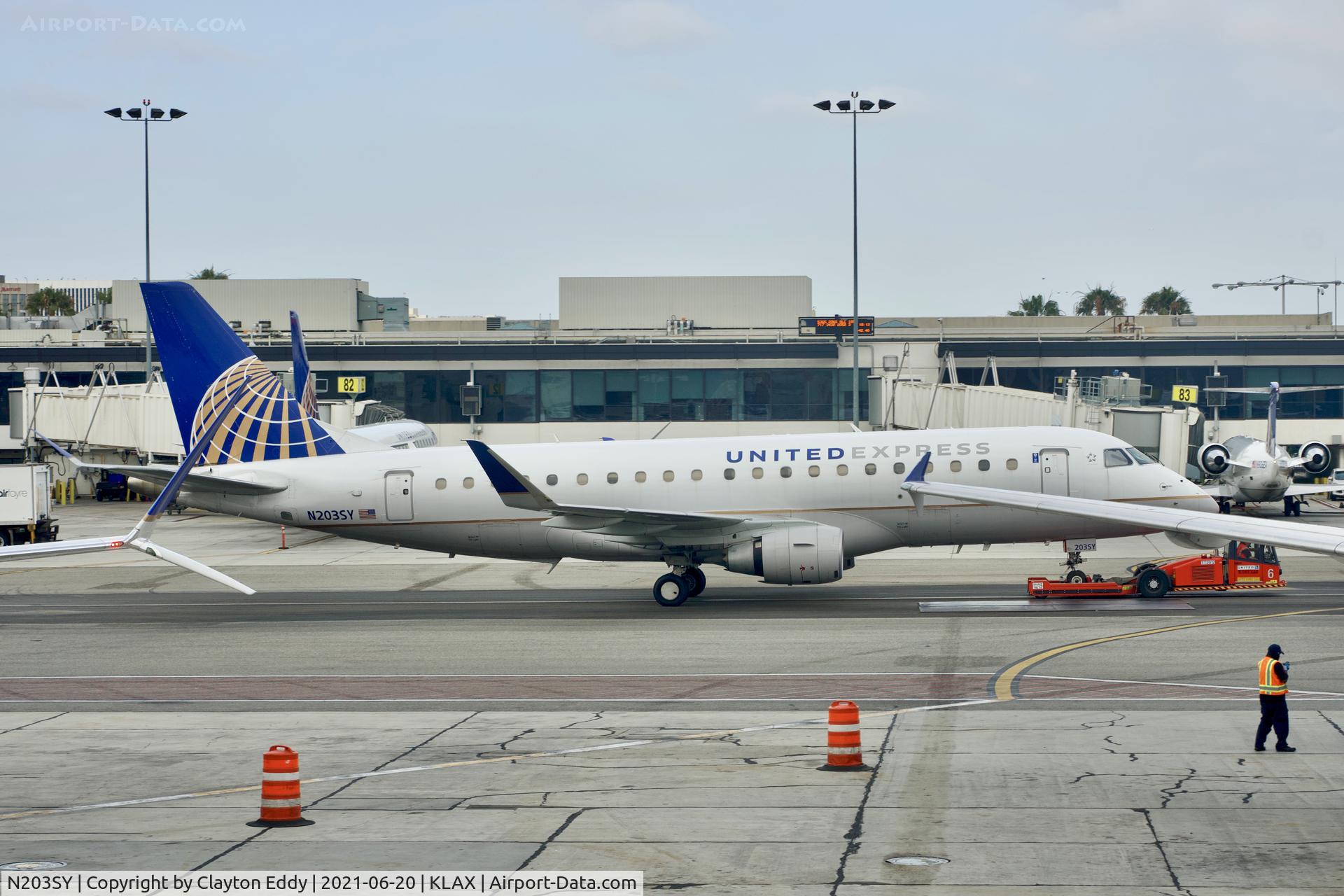 N203SY, 2016 Embraer 175LR (ERJ-170-200LR) C/N 17000625, LAX 2021.