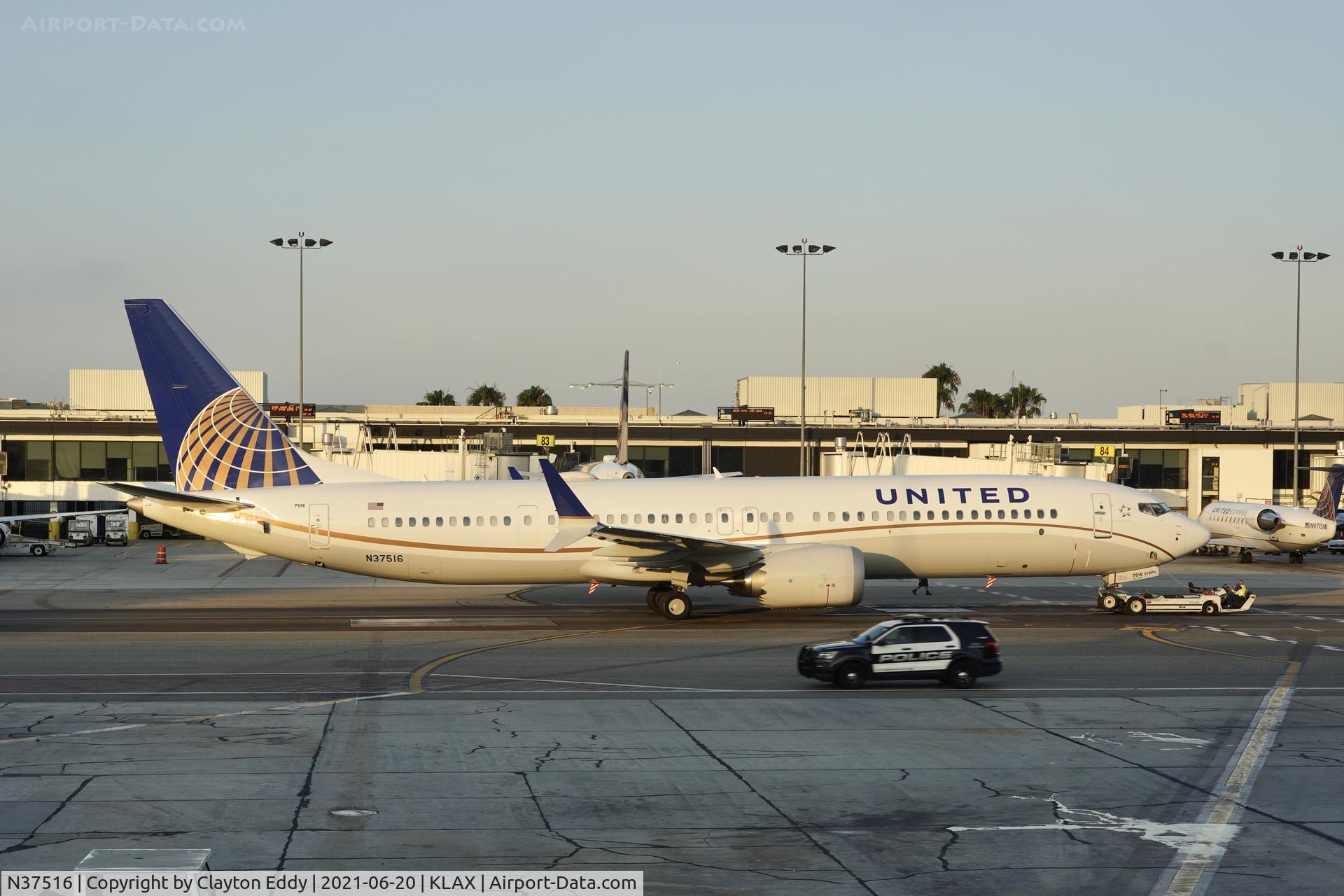 N37516, 2019 Boeing 737-9 MAX C/N 43454, LAX 2021.