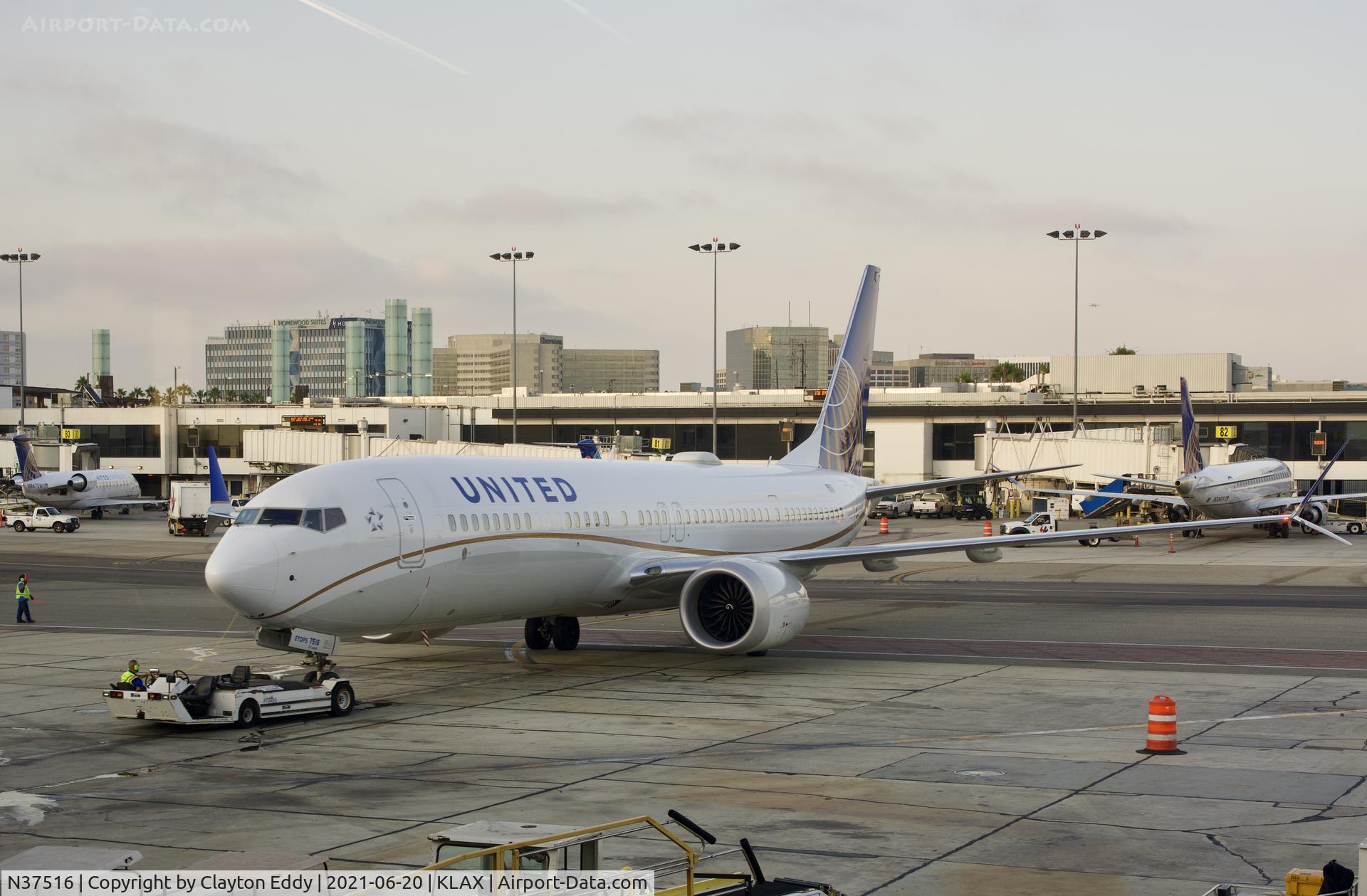 N37516, 2019 Boeing 737-9 MAX C/N 43454, LAX 2021.