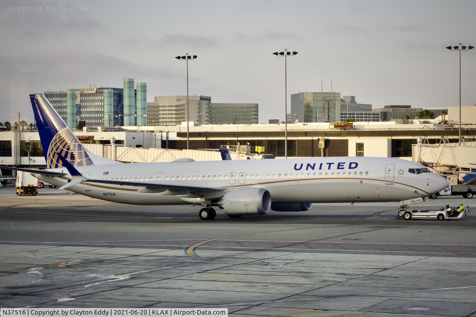 N37516, 2019 Boeing 737-9 MAX C/N 43454, LAX 2021.