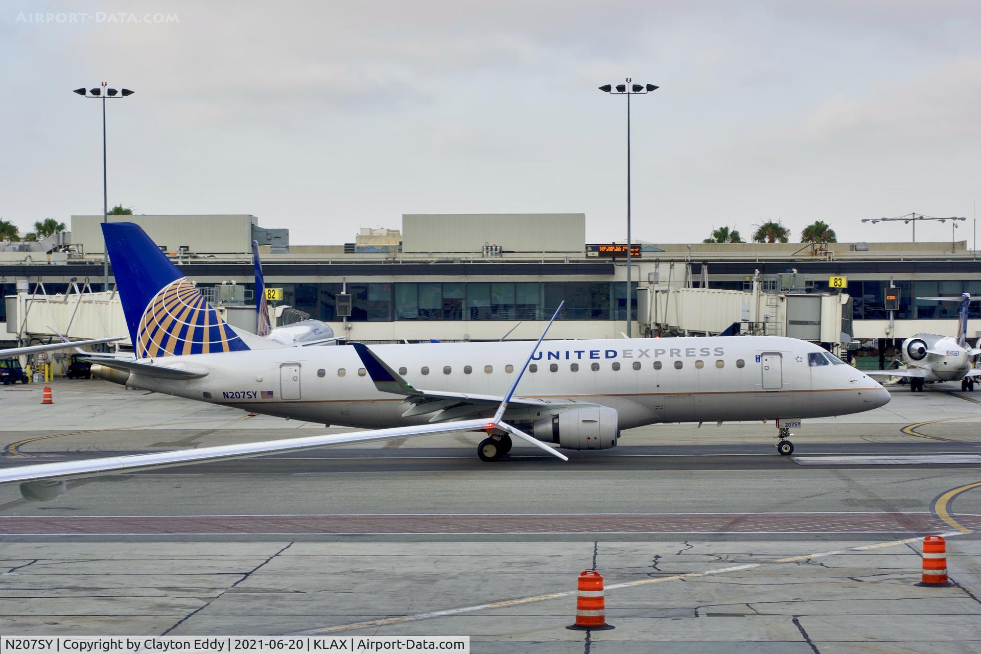 N207SY, 2017 Embraer 175LR (ERJ-170-200LR) C/N 17000643, LAX 2021.
