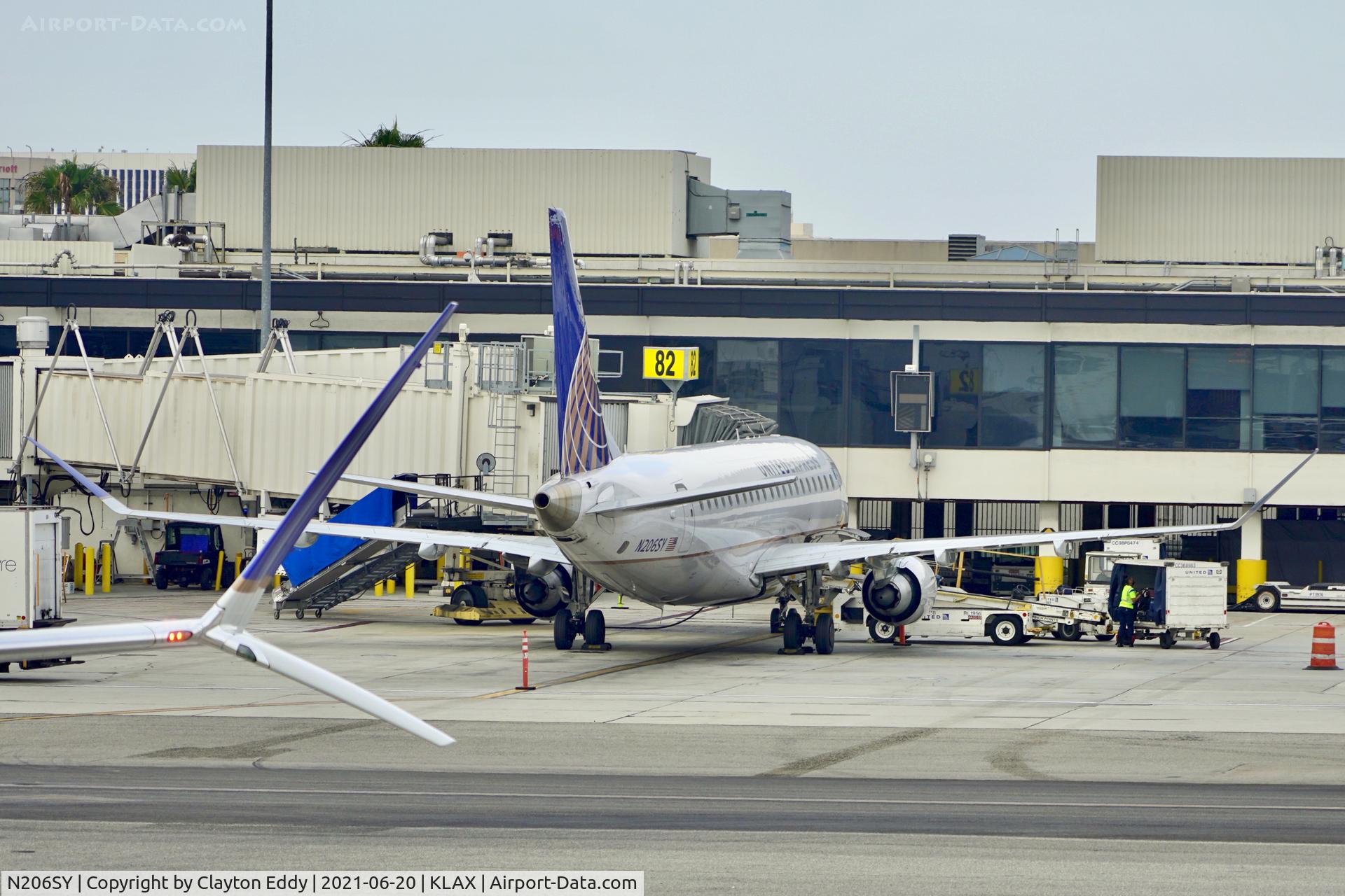 N206SY, 2017 Embraer 175LR (ERJ-170-200LR) C/N 17000637, LAX 2021.