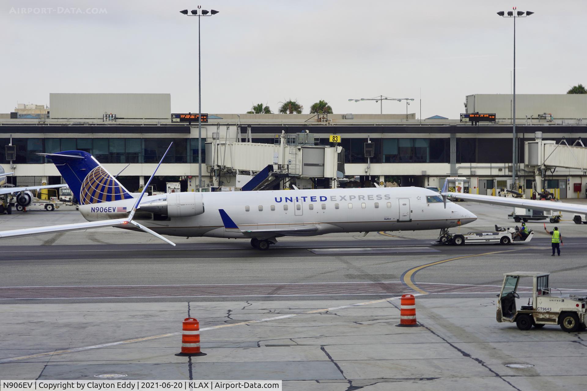 N906EV, 2002 Bombardier CRJ-200ER (CL-600-2B19) C/N 7642, LAX 2021.