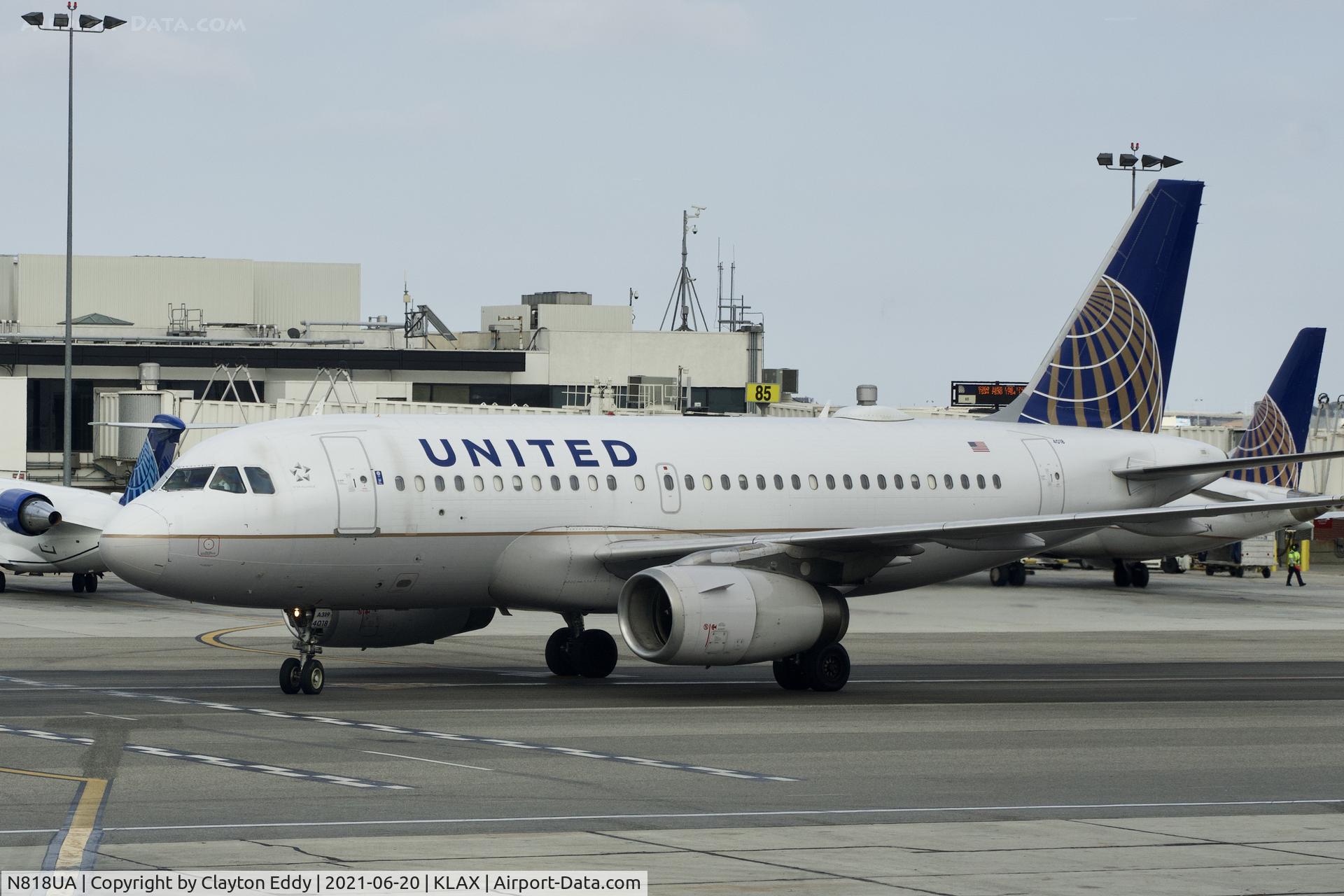 N818UA, 1998 Airbus A319-131 C/N 882, LAX 2021.
