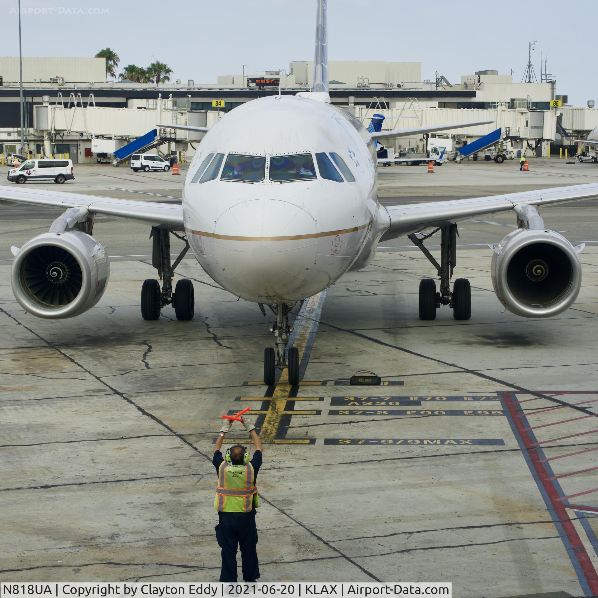N818UA, 1998 Airbus A319-131 C/N 882, LAX 2021.