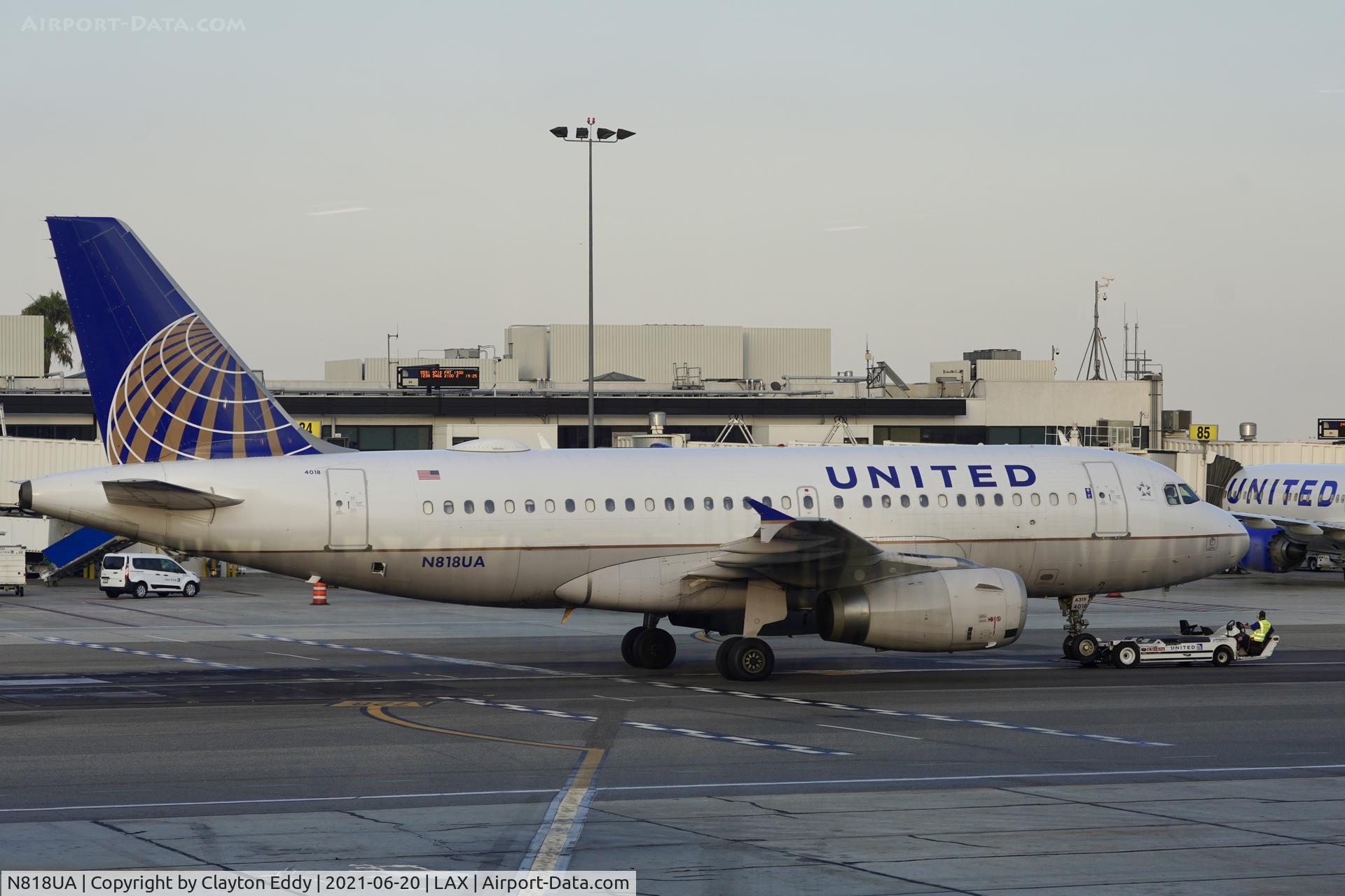 N818UA, 1998 Airbus A319-131 C/N 882, LAX 2021.