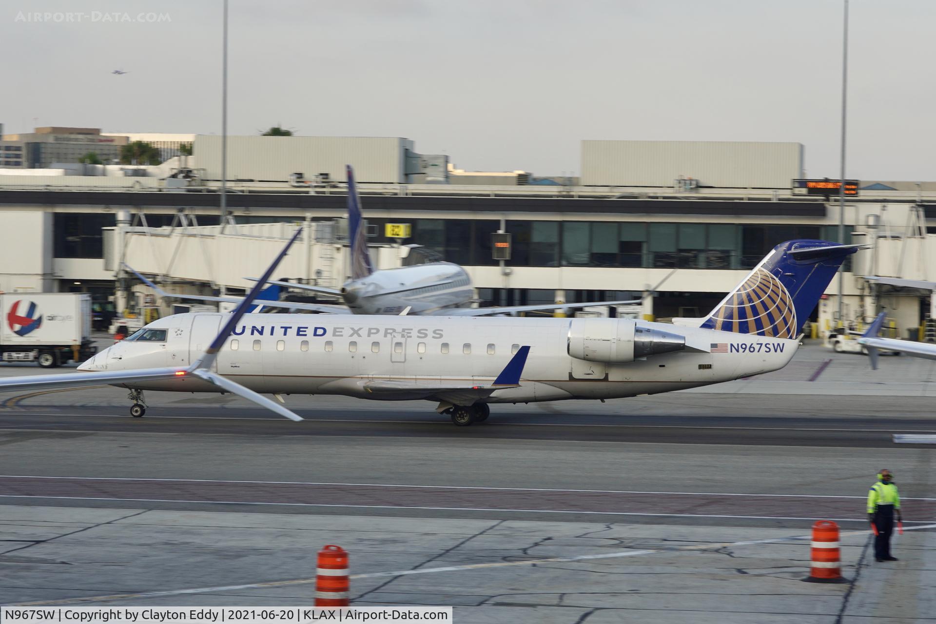 N967SW, 2003 Bombardier CRJ-200ER (CL-600-2B19) C/N 7872, LAX 2021.