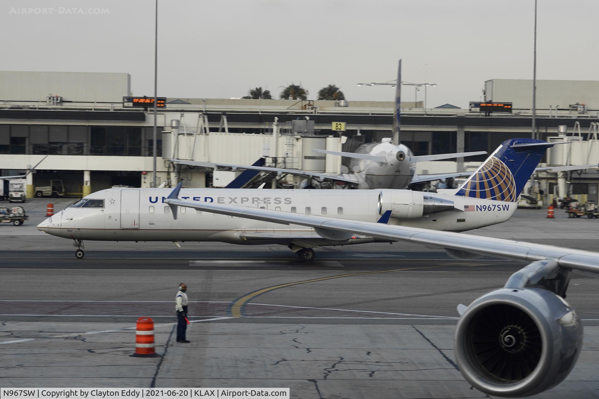 N967SW, 2003 Bombardier CRJ-200ER (CL-600-2B19) C/N 7872, LAX 2021.