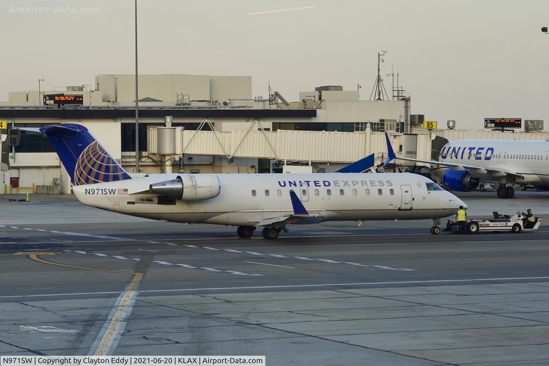 N971SW, 2004 Canadair CL-600-2B19 Regional Jet CRJ-200LR C/N 7947, LAX 2021.