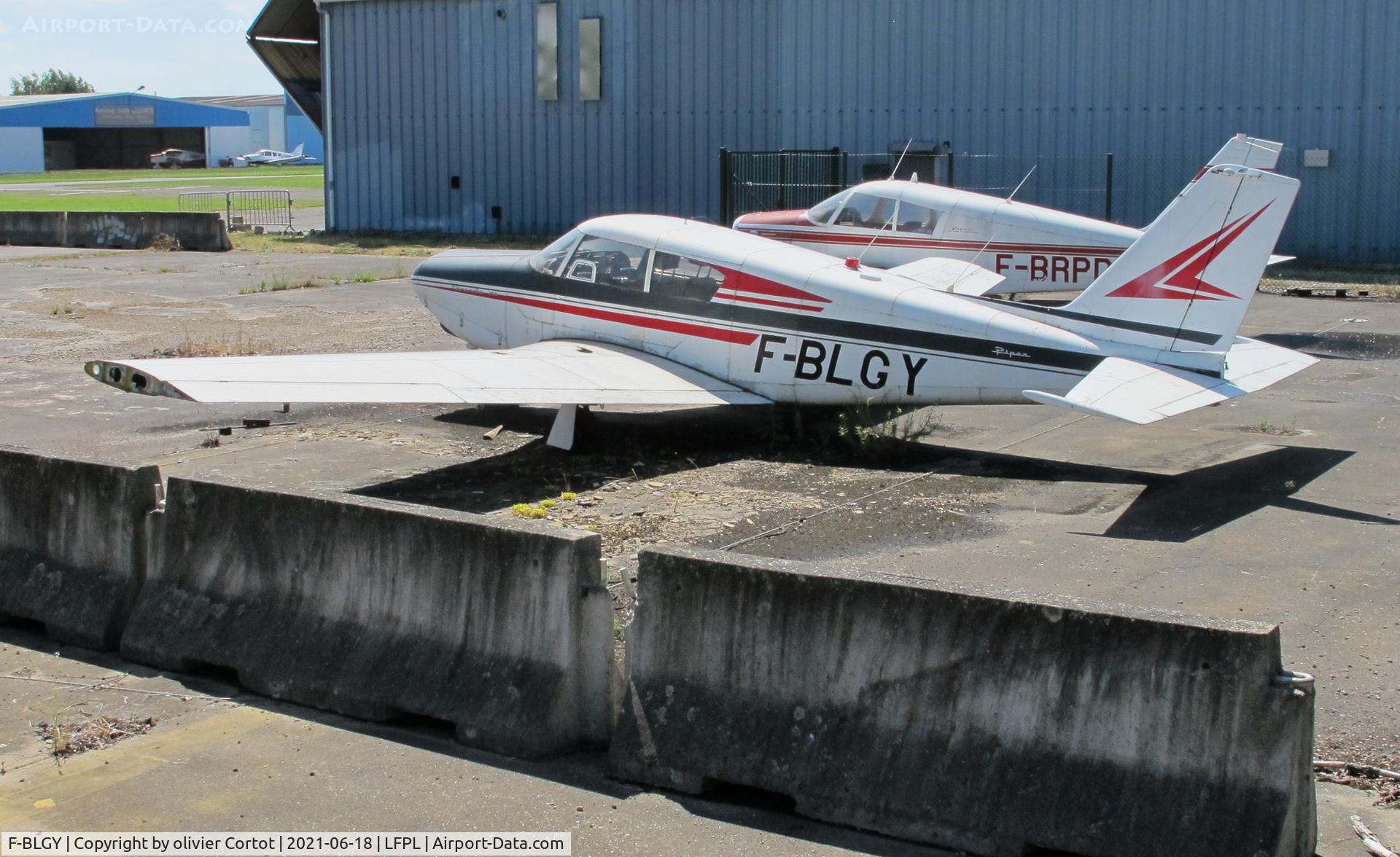 F-BLGY, Piper PA-24-250 Comanche C/N 243076, june 2021