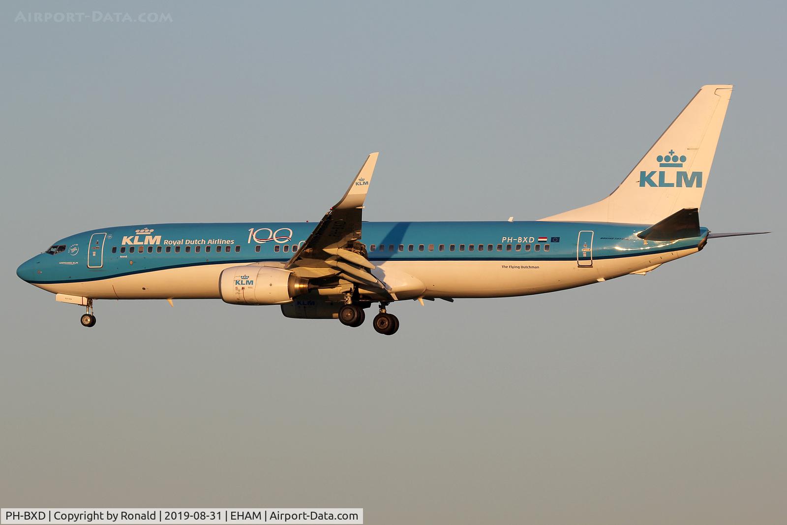 PH-BXD, 1999 Boeing 737-8K2 C/N 29134, at spl