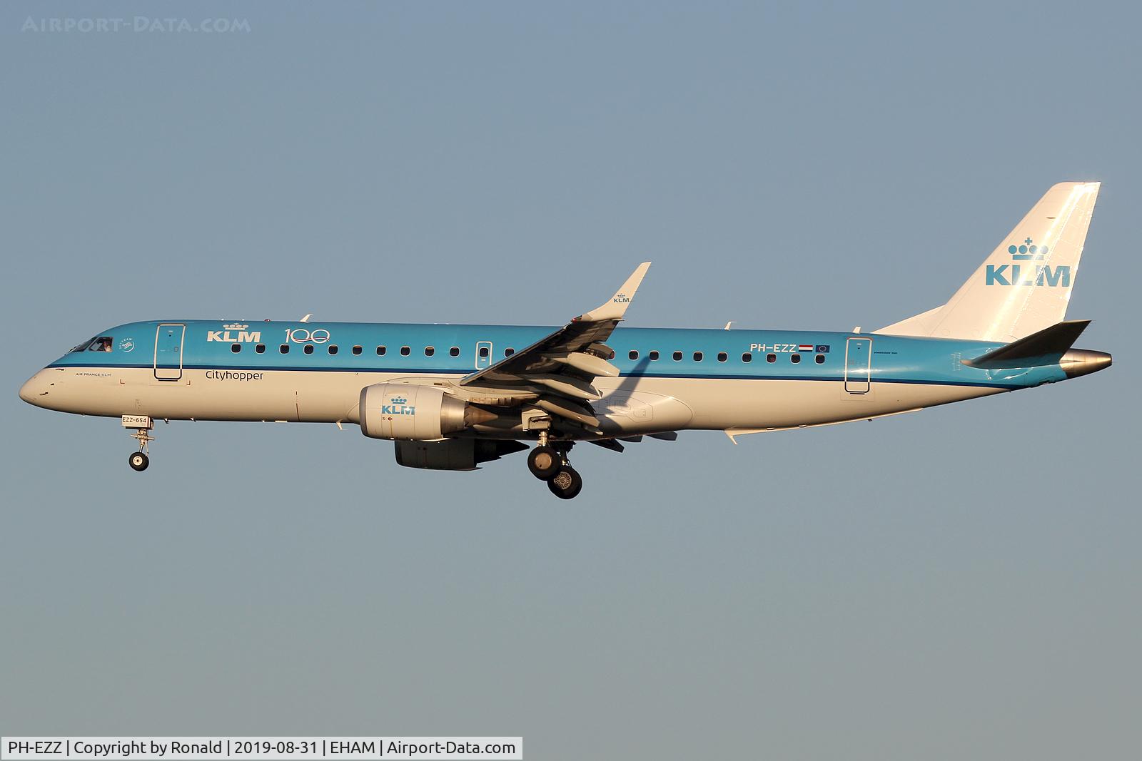PH-EZZ, 2013 Embraer 190STD (ERJ-190-100) C/N 19000654, at spl