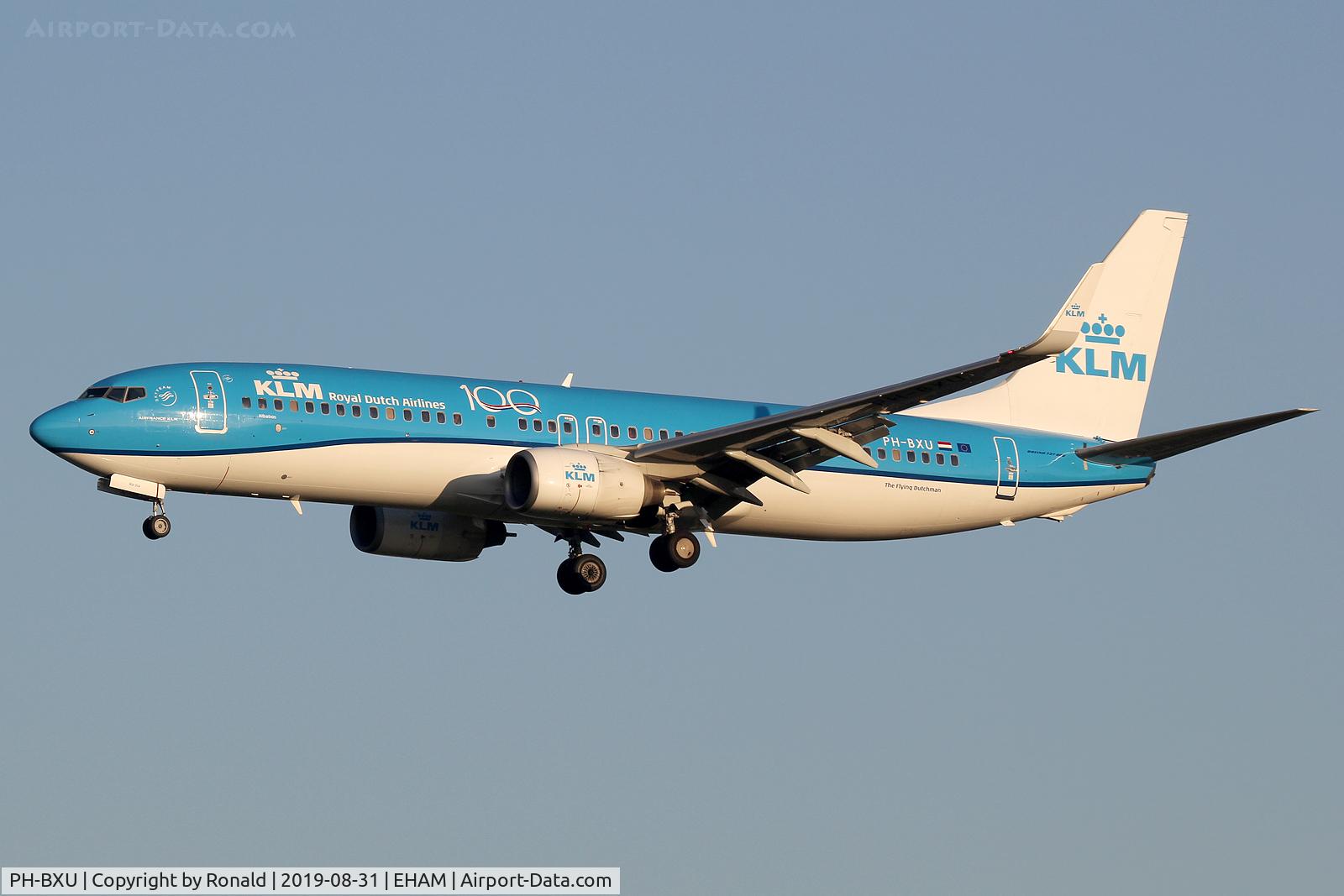 PH-BXU, 2006 Boeing 737-8BK C/N 33028, at spl