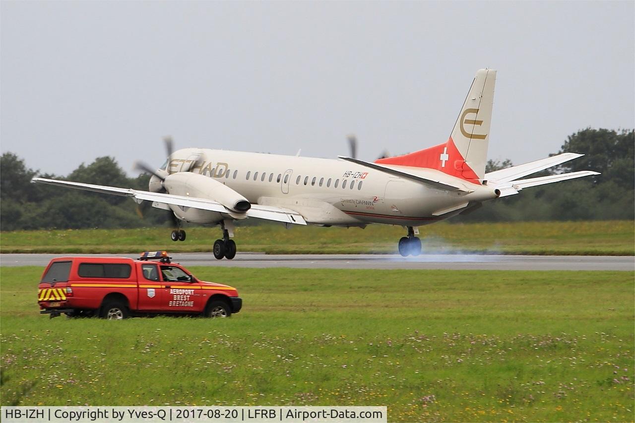 HB-IZH, 1994 Saab 2000 C/N 2000-011, Saab 2000, Landing rwy 25L, Brest-Bretagne airport (LFRB-BES)