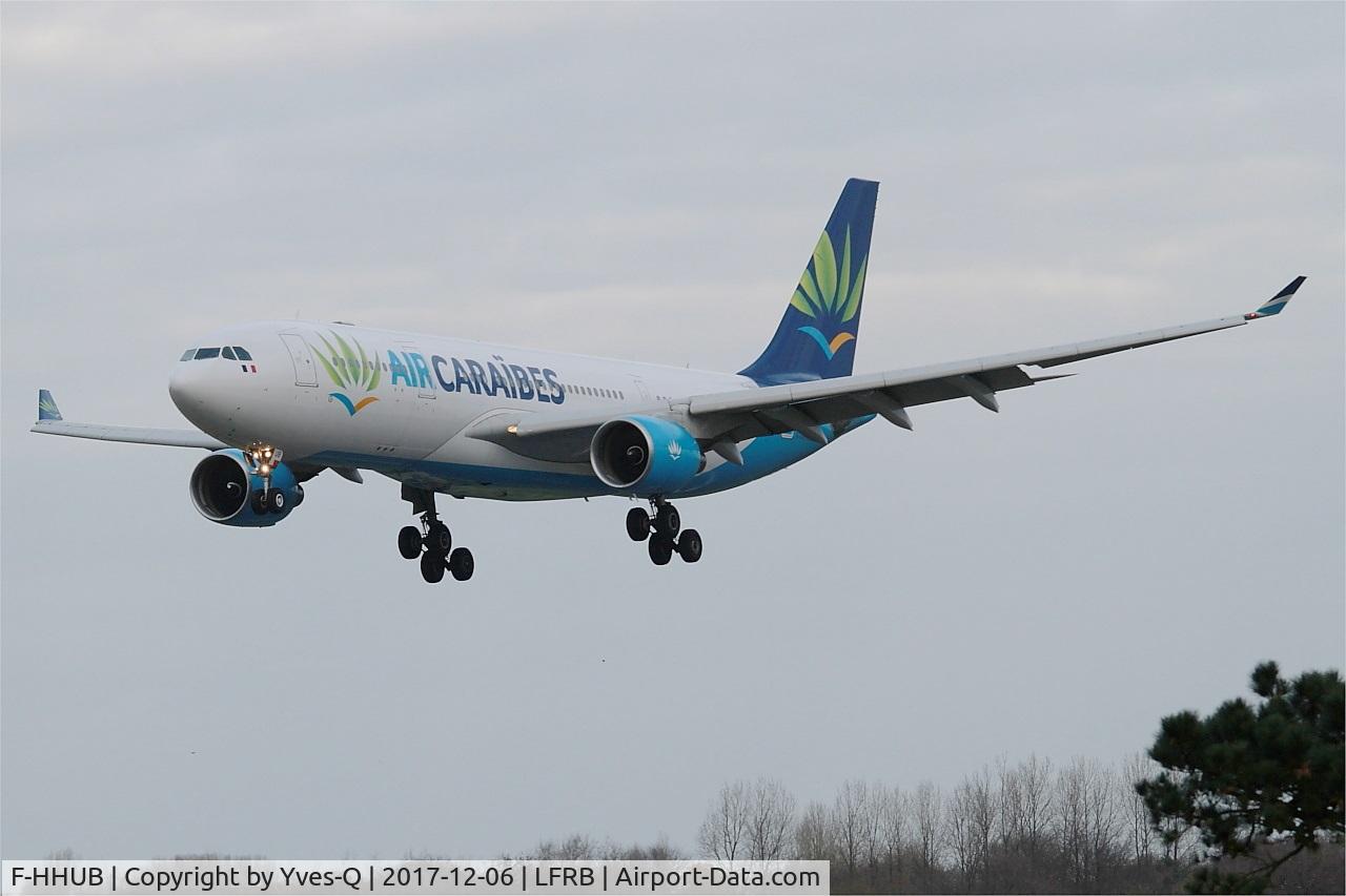 F-HHUB, 2000 Airbus A330-223 C/N 343, Airbus A330-223, On final rwy 25L, Brest-Bretagne airport (LFRB-BES)