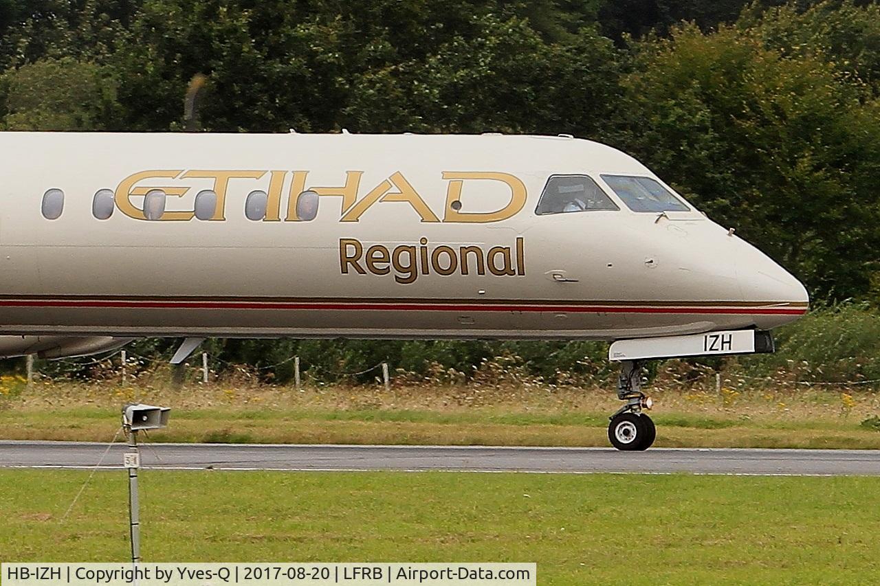 HB-IZH, 1994 Saab 2000 C/N 2000-011, Saab 2000, Taxiing rwy 25L, Brest-Bretagne airport (LFRB-BES)
