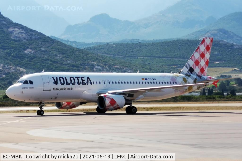 EC-MBK, 2006 Airbus A320-214 C/N 2658, Taxiing