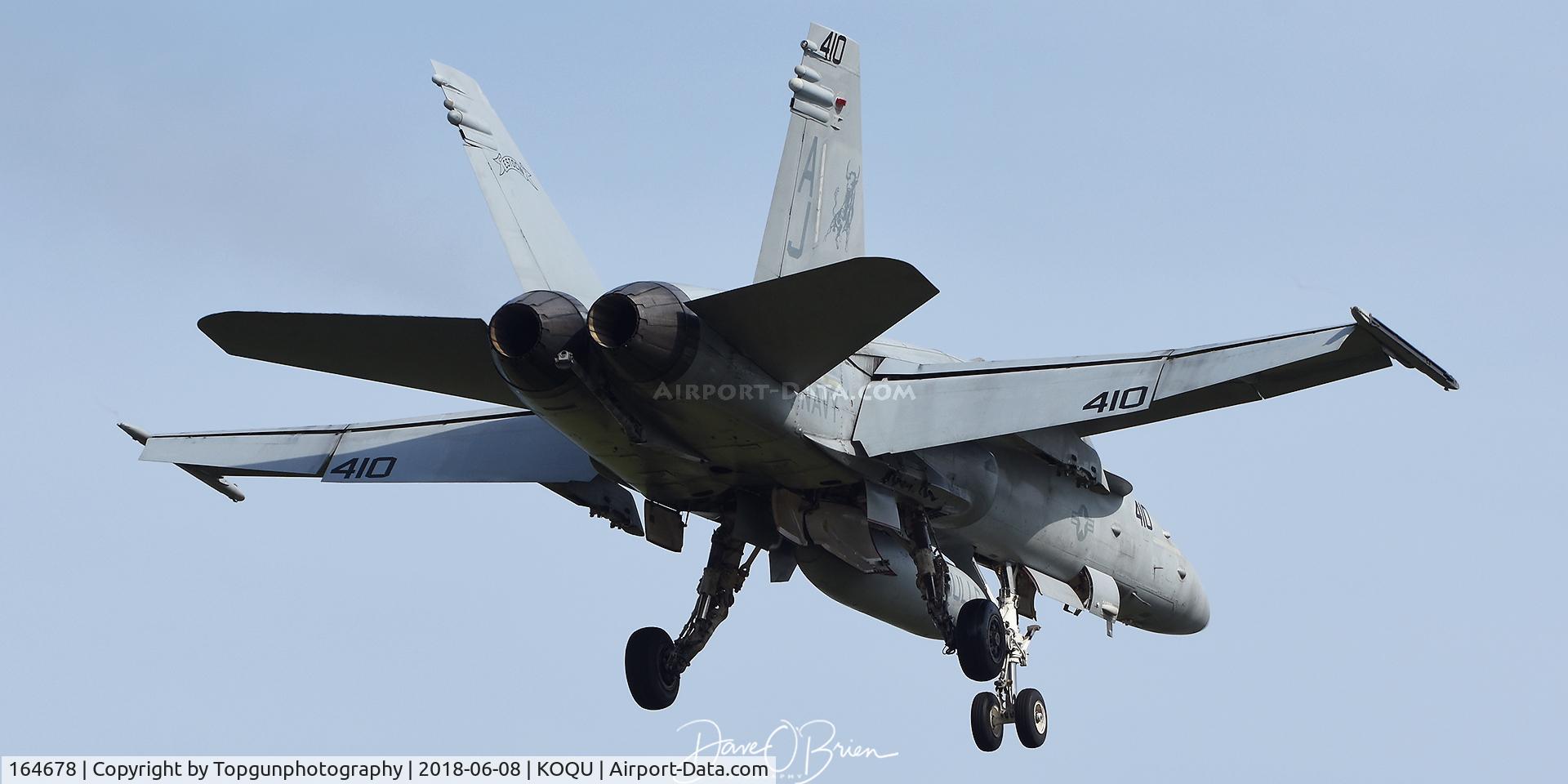 164678, McDonnell Douglas F/A-18C Hornet C/N 1108/C293, Ragin Bulls arriving for static