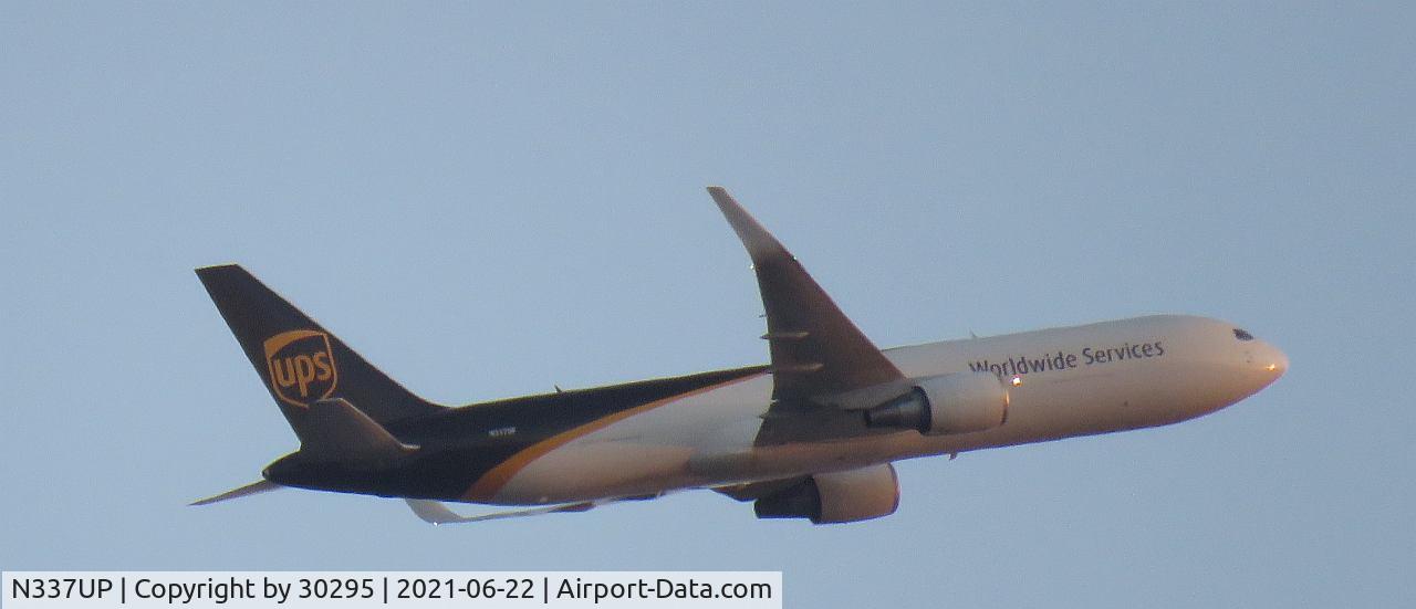 N337UP, 2010 Boeing 767-34AFER C/N 37858, Climbing out w/b