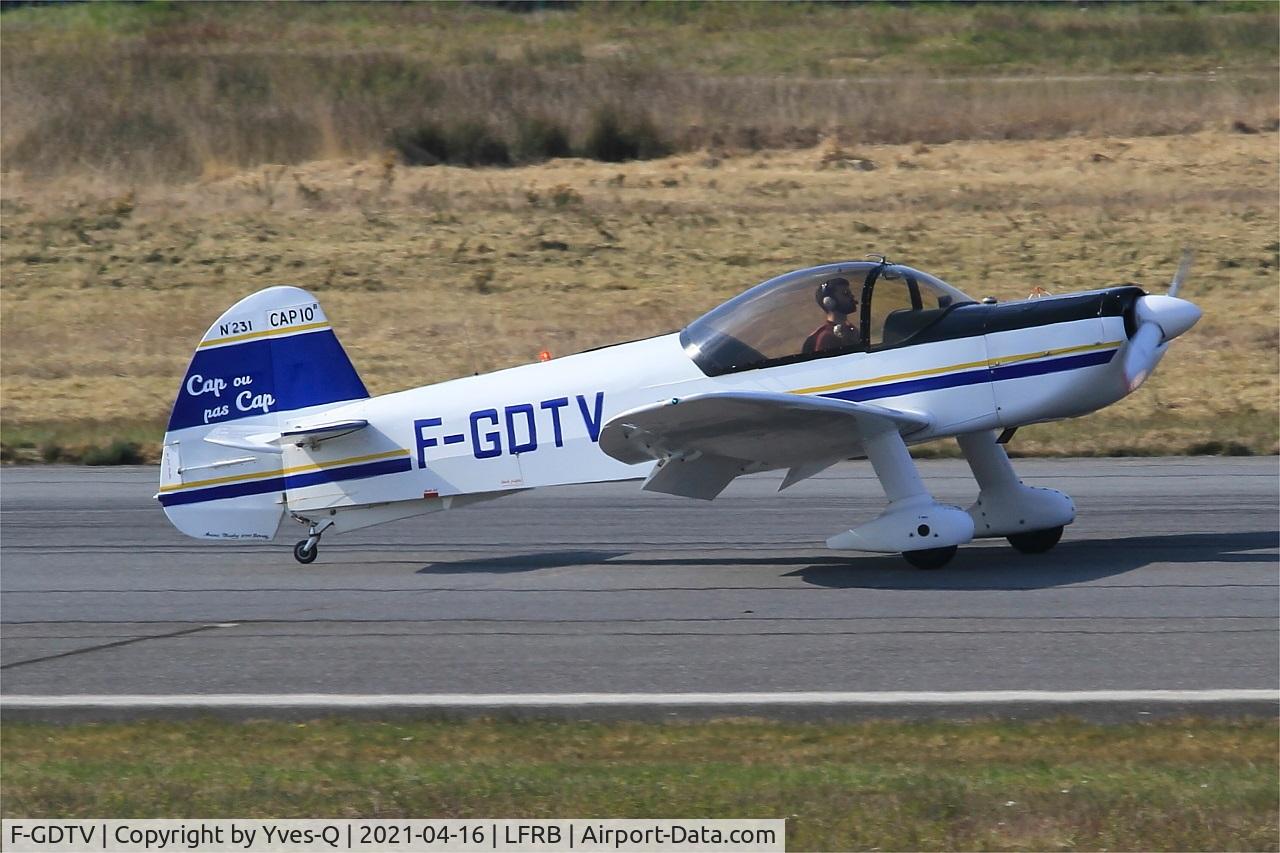 F-GDTV, Mudry CAP-10B C/N 231, CAP 10 B, Taxiing rwy 07R, Brest-Bretagne airport (LFRB-BES)